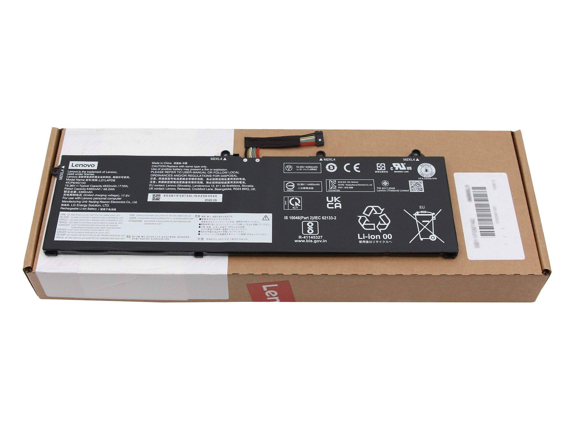 Lenovo-Laptop-Akkupack mit angeschlossenem Kabel, gezeigt auf seiner Karton-Versandbox.