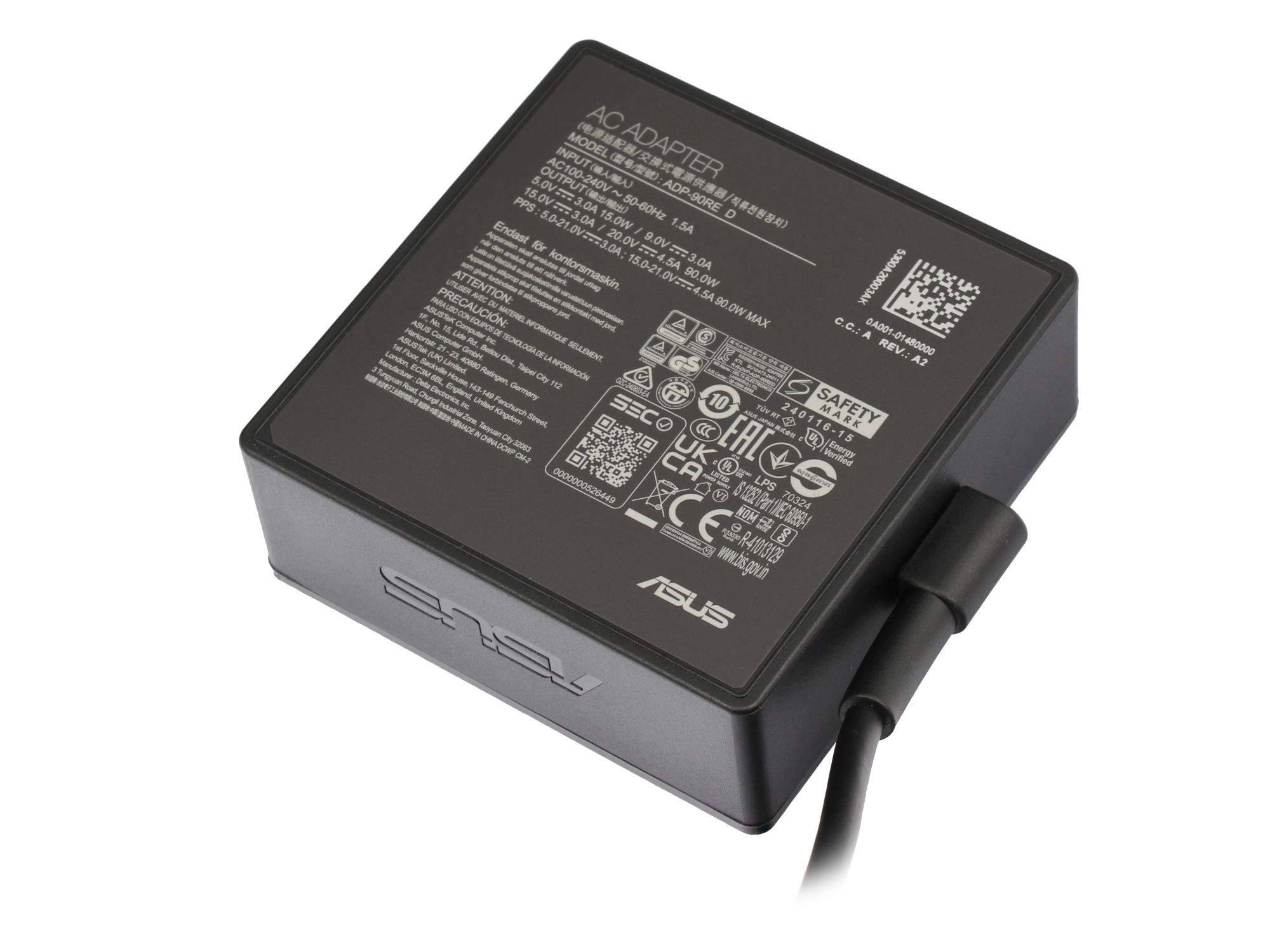 ASUS AC-Stromadapter mit angeschlossenem Kabel auf weißem Hintergrund.