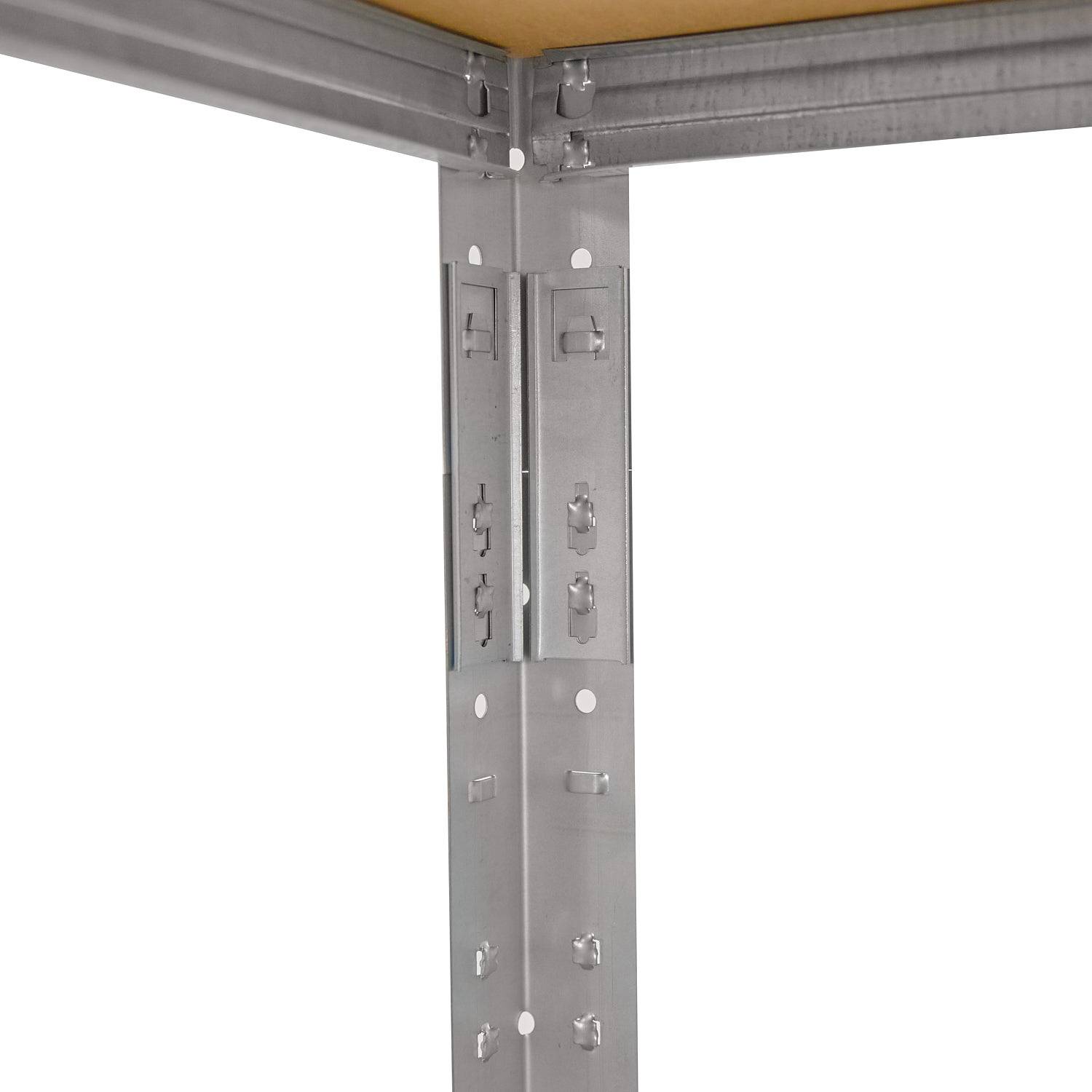 Metallische Tisch- oder Regaleckverbindung mit einer vertikalen Stützhalterung, die zwei horizontale Platten verbindet und verstellbare Befestigungslöcher sowie Schlitze zeigt.