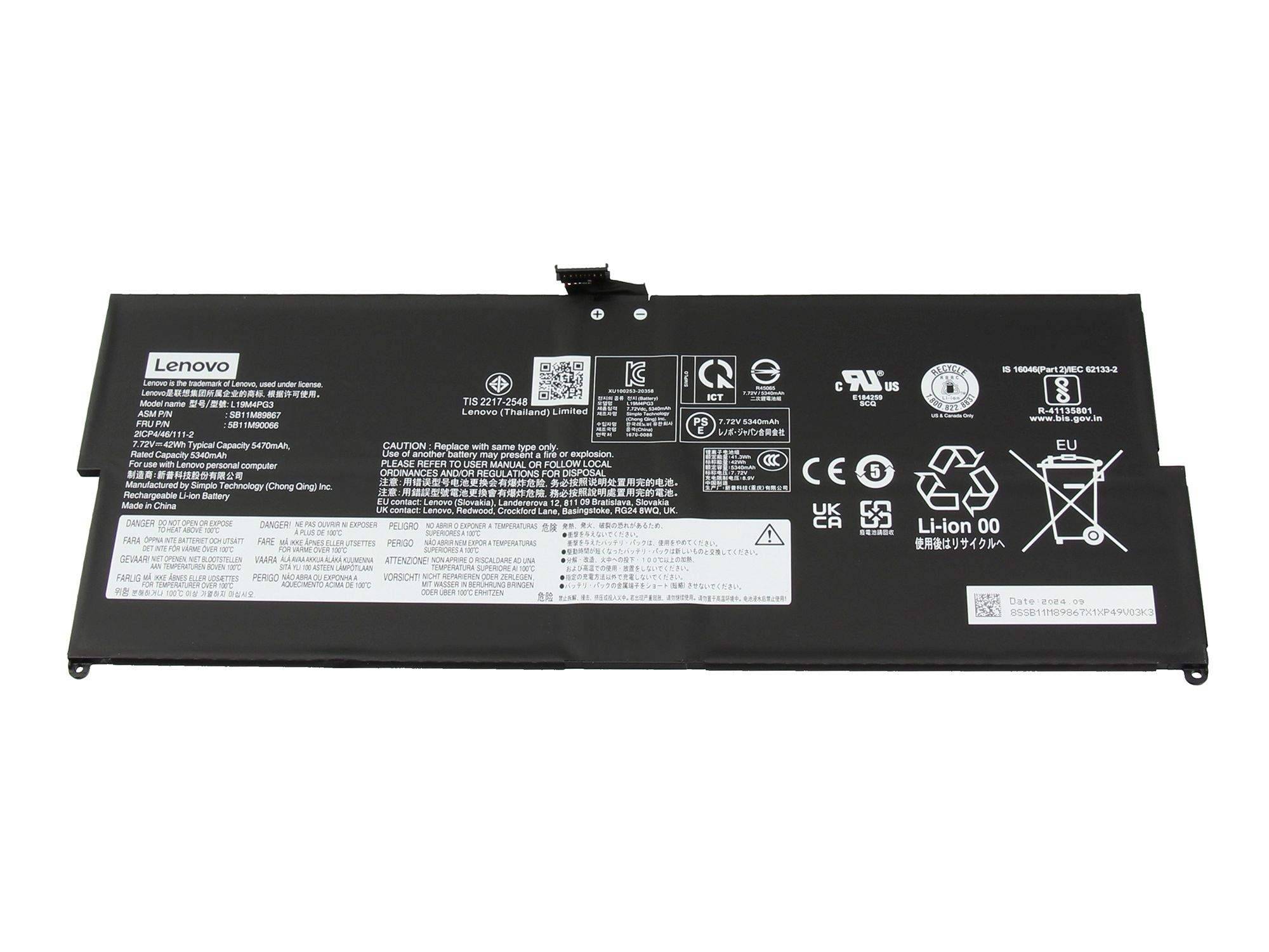 Lenovo-Laptop-Akkupack mit gedruckten Spezifikationen, Sicherheitssymbolen und Recycling-Warnhinweisen auf einem schwarzen rechteckigen Akku.