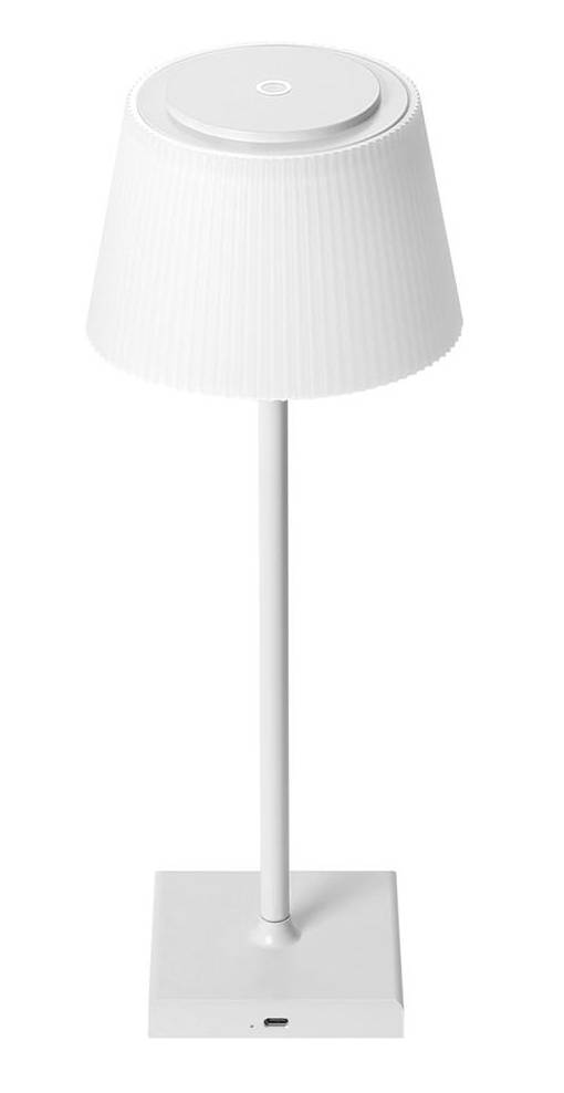 Weiße schnurlose Tischlampe mit Faltensch irm, schlankem Ständer, quadratischer Basis und Ladeanschluss.