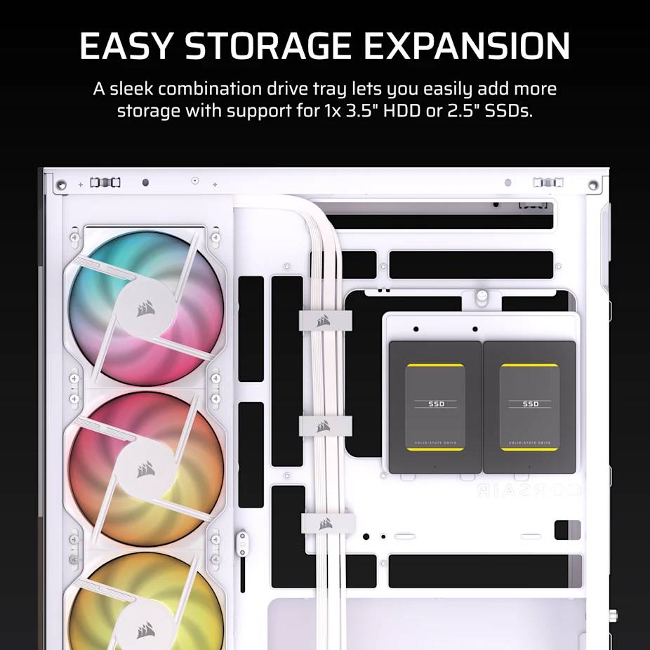Innenansicht des PC-Gehäuses mit einfacher Speichererweiterung, zeigt ein Kombilaufwerk-Tablett für 1x 3,5"-Festplatte oder 2,5""-SSDs, zusammen mit montierten RGB-Lüftern.