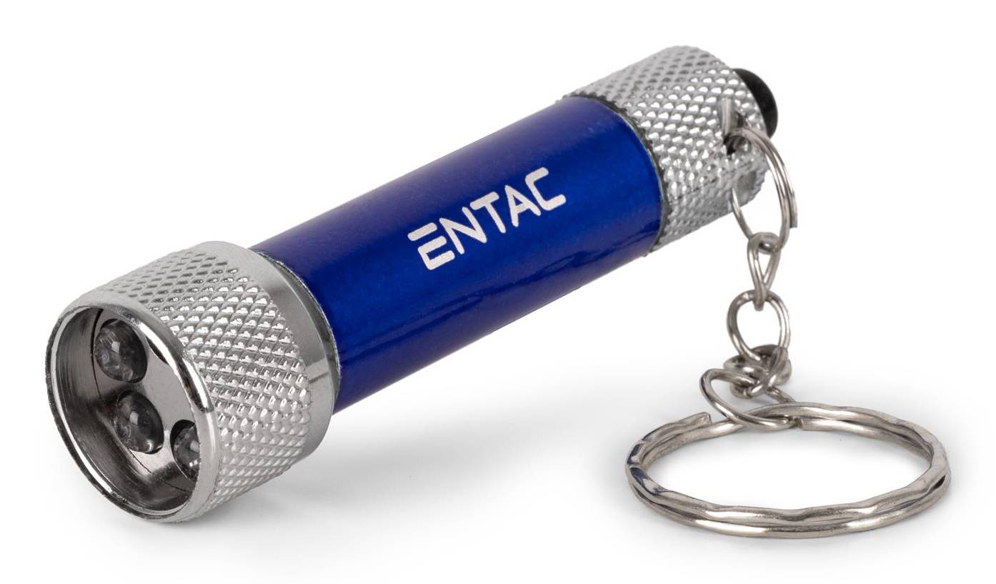 Blauer Entac-Schlüsselanhänger-Taschenlampe mit silbernen Metallenden, angebracht an einem Schlüsselring auf weißem Hintergrund.
