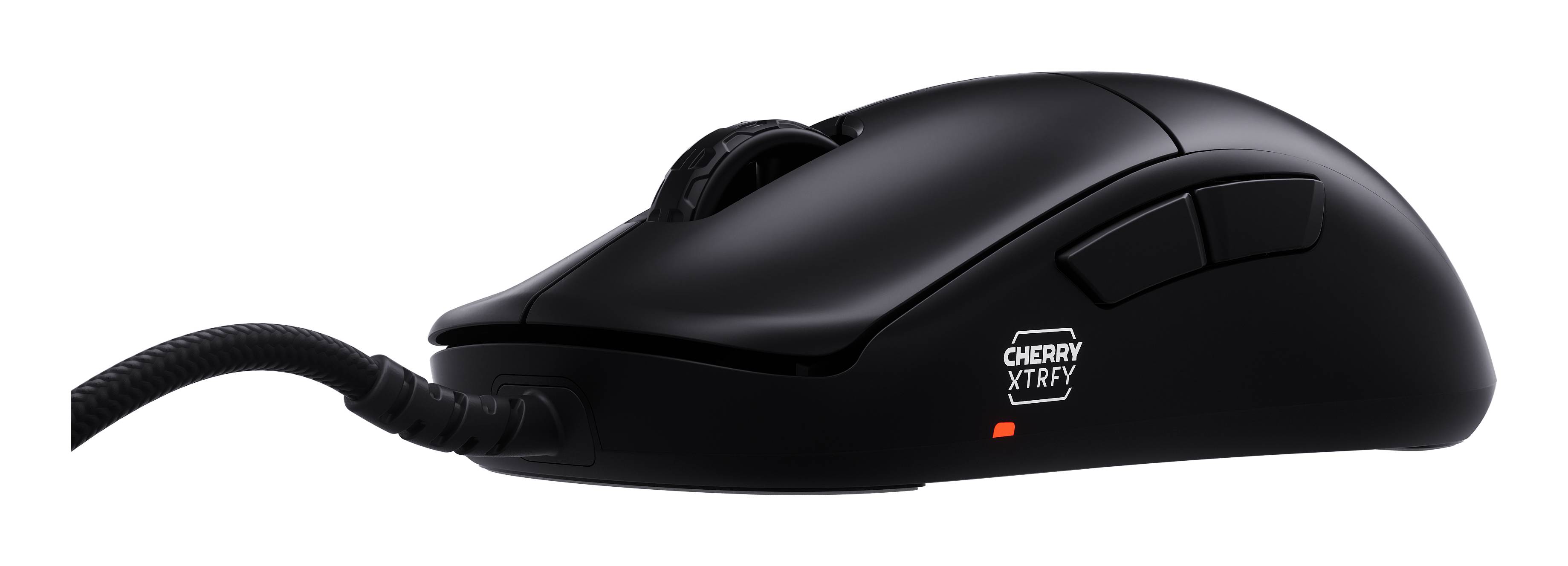 Schwarze CHERRY XTRFY kabelgebundene Gaming-Maus mit geflochtenem Kabel und Seitenschaltflächen auf weißem Hintergrund