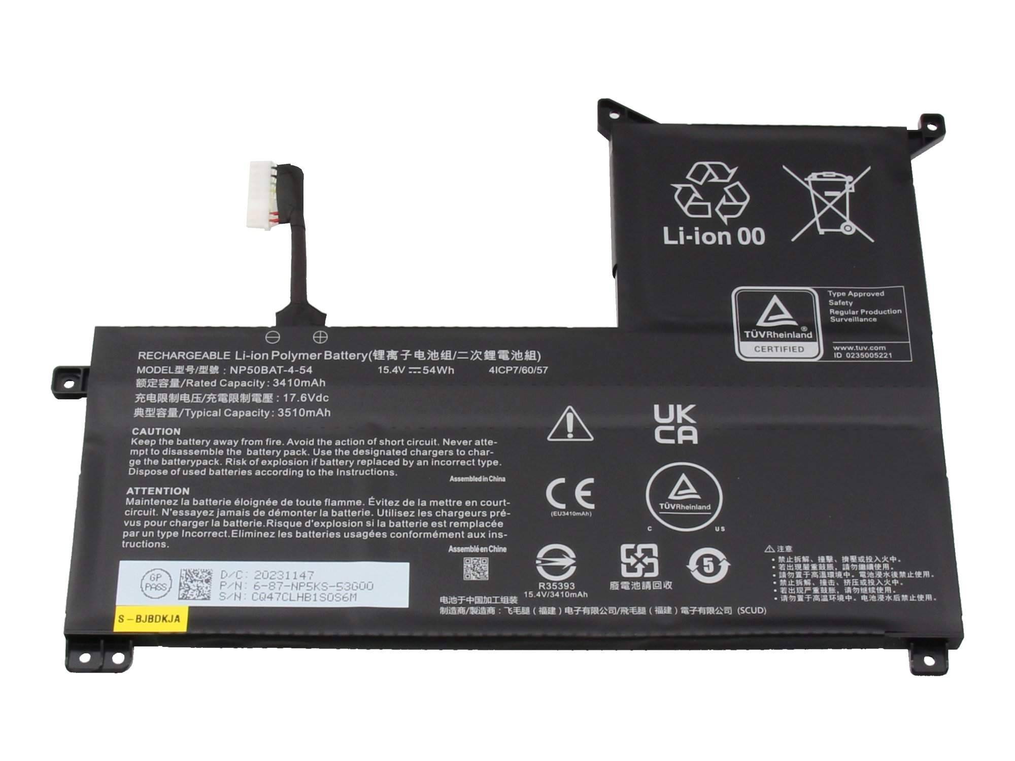 Schwarzer wiederaufladbarer Laptop-Akkupack mit Stecker und aufgedruckten Sicherheitsetiketten, dargestellt auf weißem Hintergrund.