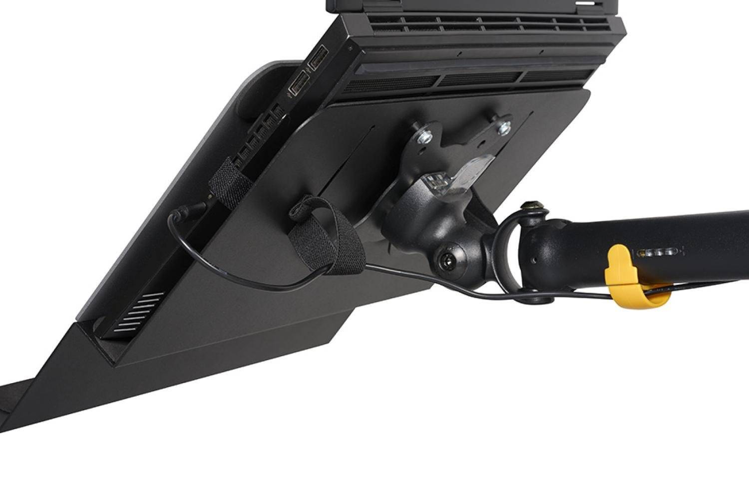 Schwarzer Monitor auf einem verstellbaren Arm montiert, zeigt die VESA-Halterung und den Klemmenmechanismus vor weißem Hintergrund.
