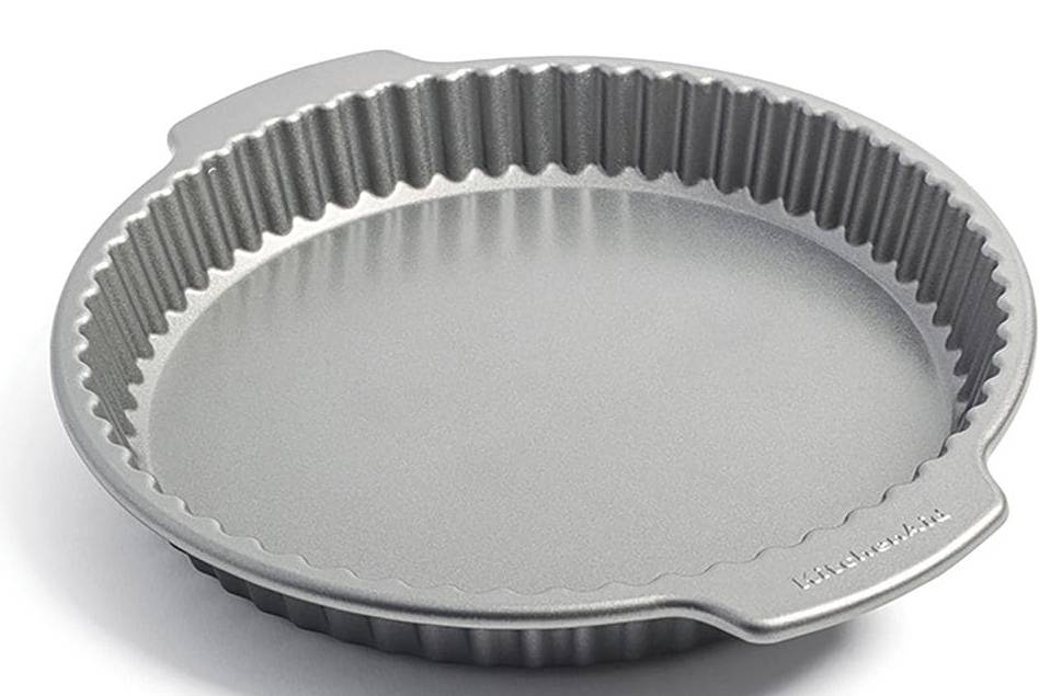 Runde gerillte Metallform für Torten mit abnehmbaren Seitenwänden und flachem Boden zum Backen von Kuchen oder Torten