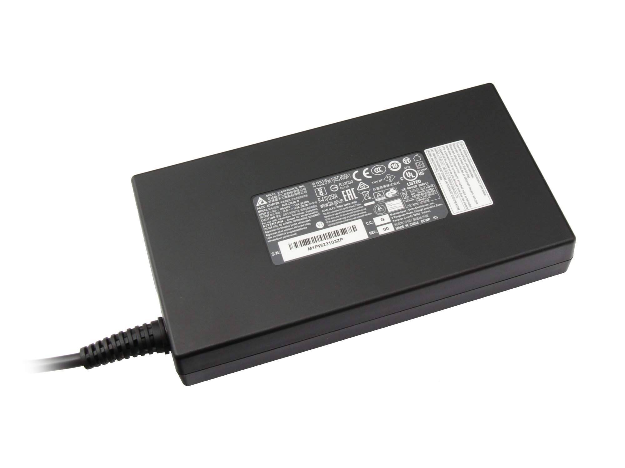 Schwarzer rechteckiger Laptop-Stromadapter mit angebrachtem Kabel auf weißem Hintergrund.