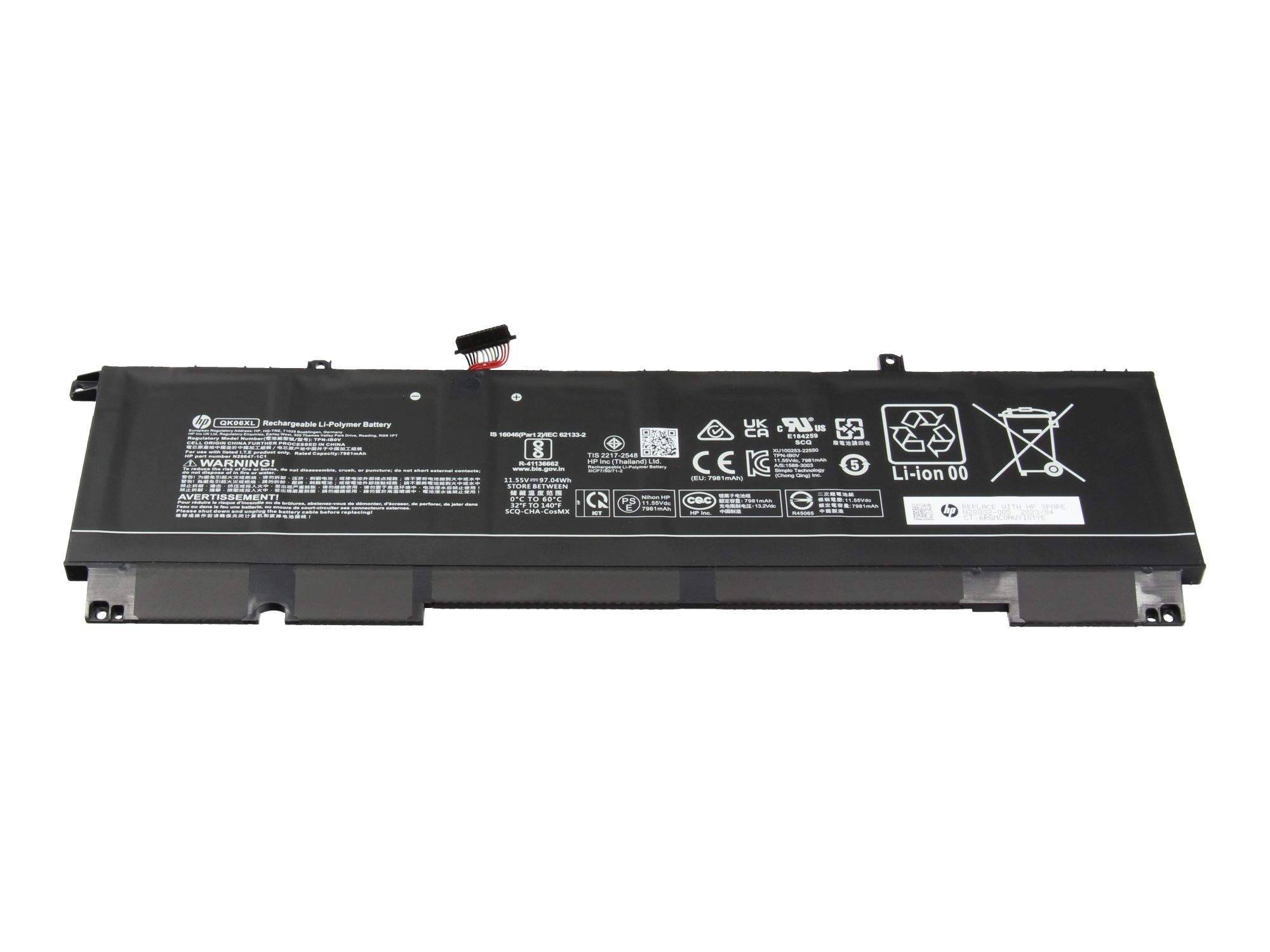 Schwarzes Laptop-Akkupack auf weißem Hintergrund mit gedruckten Etiketten und einem kleinen Stecker oben.