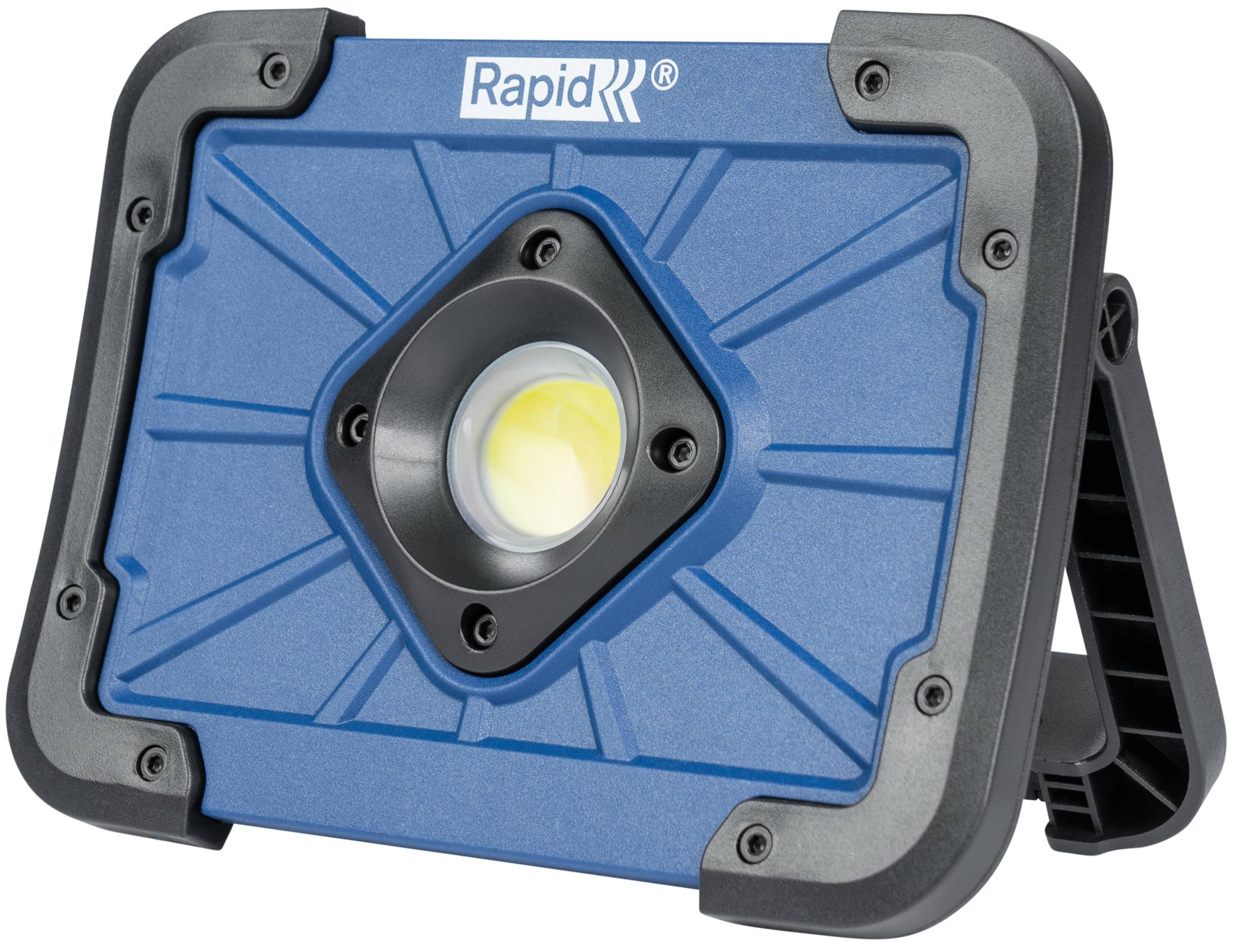 Blue RapidK LED-Arbeitslicht mit schwarzem Rahmen und Ständer auf der Rückseite, schräg auf weißem Hintergrund dargestellt.