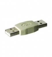 Ein USB-Kabeladapter mit USB-Steckern auf beiden Enden, dargestellt auf weißem Hintergrund.