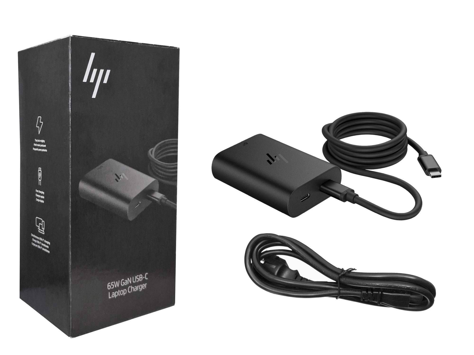HP 65W USB-C Laptop-Ladegerät mit schwarzer Einzelhandelsverpackung, Ladegerät, USB-C-Kabel und Stromkabel auf weißem Hintergrund.