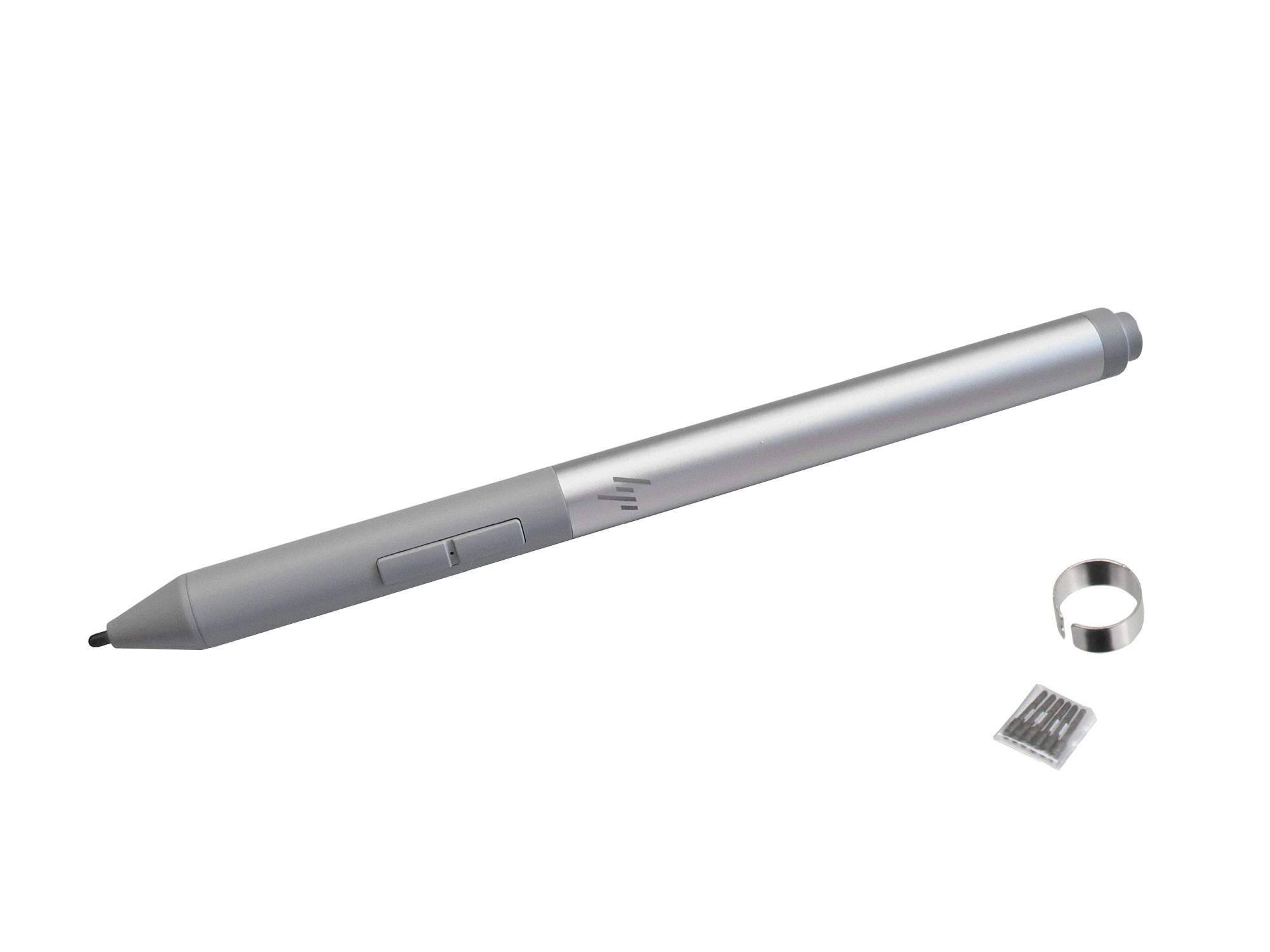 Grauer Stylus-Stift mit Seitenschaltfläche und Metallspitze, gezeigt mit einem kleinen Ring und austauschbaren Nib-Aufsätzen auf weißem Hintergrund