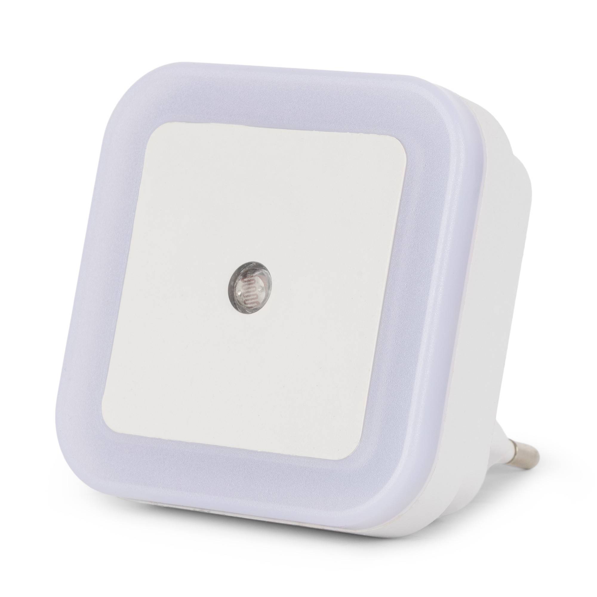Quadratisches LED-Stecker-Nachtlicht mit weichem lila Rahmen und kleinem zentralem Sensor, dargestellt auf weißem Hintergrund.