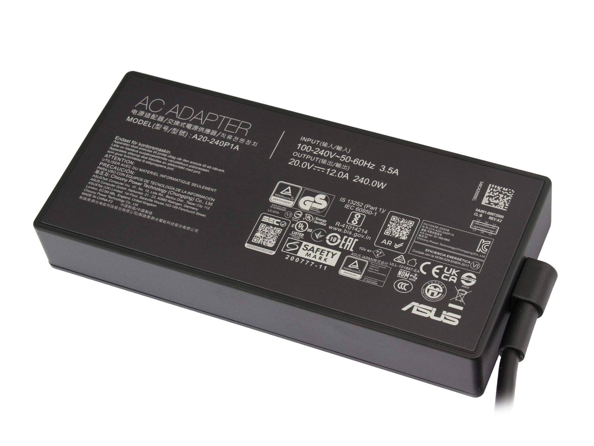 Schwarzes ASUS-AC-Adapter-Netzteil mit angeschlossenem Kabel, auf dessen Oberseite Spezifikationen und Sicherheitshinweise angebracht sind.