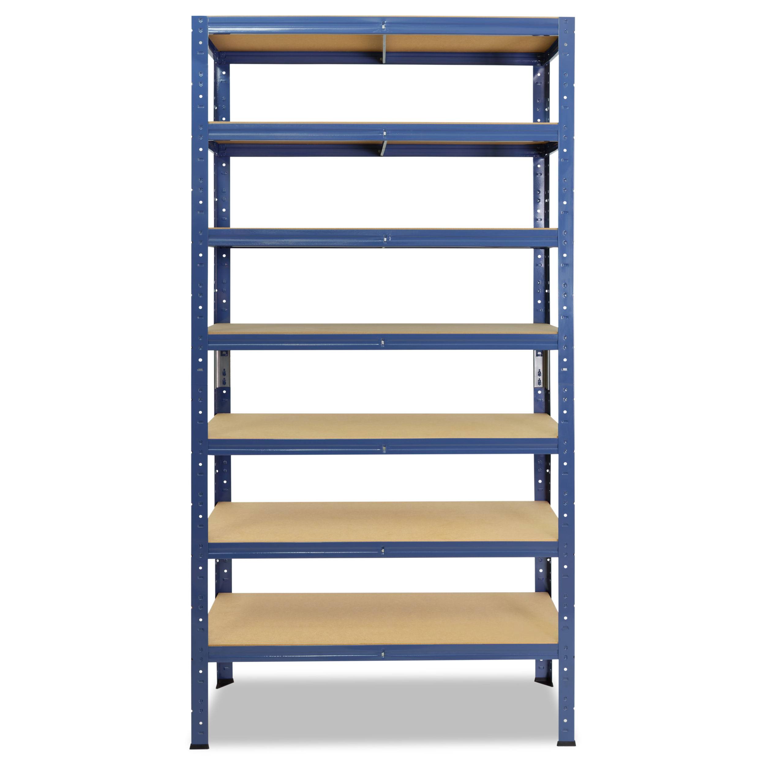 Blaues Metallregal mit sieben leeren beige Regalen auf weißem Hintergrund