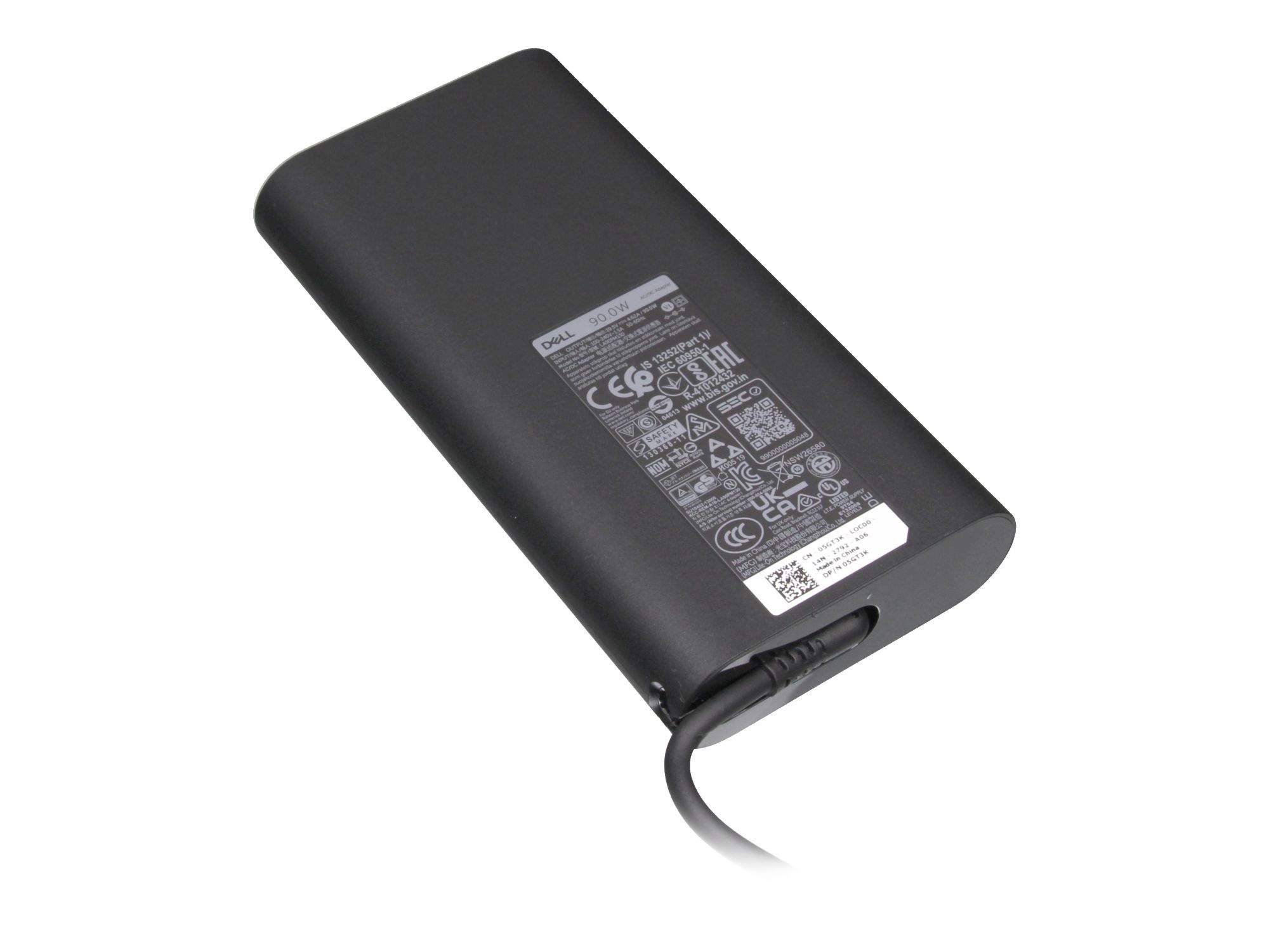 Schwarze tragbare Powerbank mit angebrachtem Kabel und gedrucktem Etikett, gezeigt auf weißem Hintergrund.