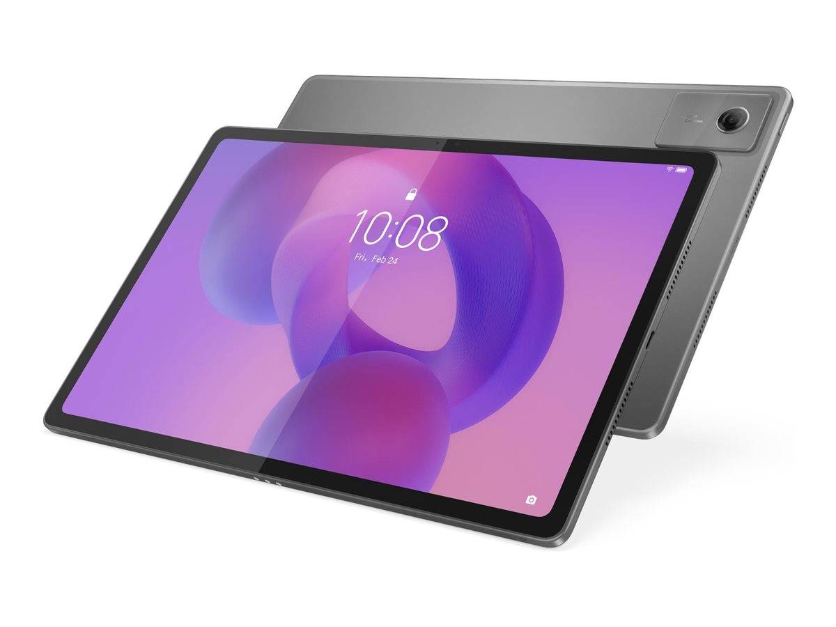 Zwei Lenovo-Tablets gezeigt von vorne und hinten, eines zeigt einen violetten Sperrbildschirm mit der Uhrzeit 10:08 und die hintere Kamera ist auf dem anderen sichtbar.