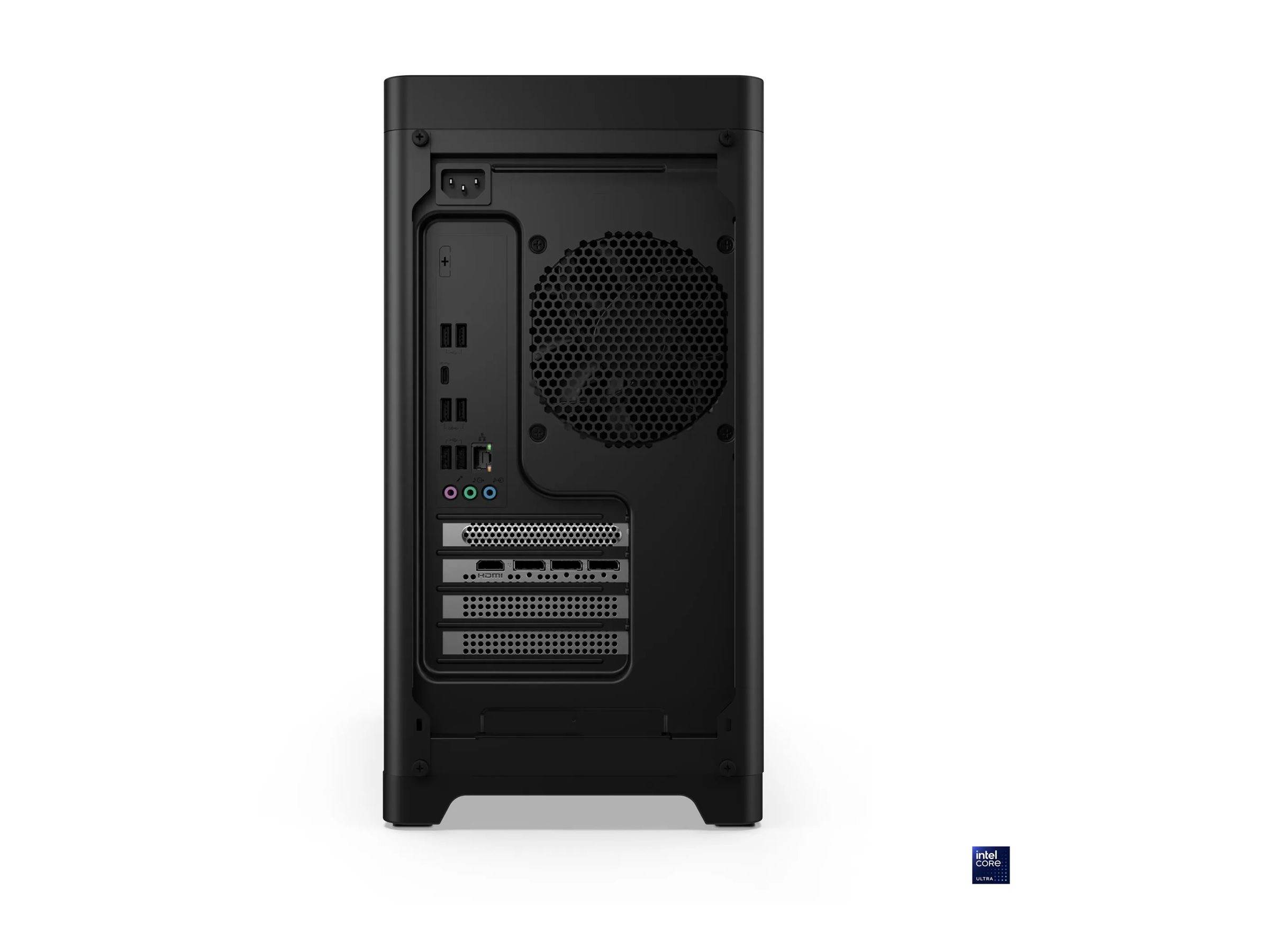 Rückansicht eines schwarzen Desktop-PC-Gehäuses, das die Rückwand mit Belüftungsgitterventilator, Anschlüssen, Erweiterungssteckplätzen und Stromstecker zeigt.