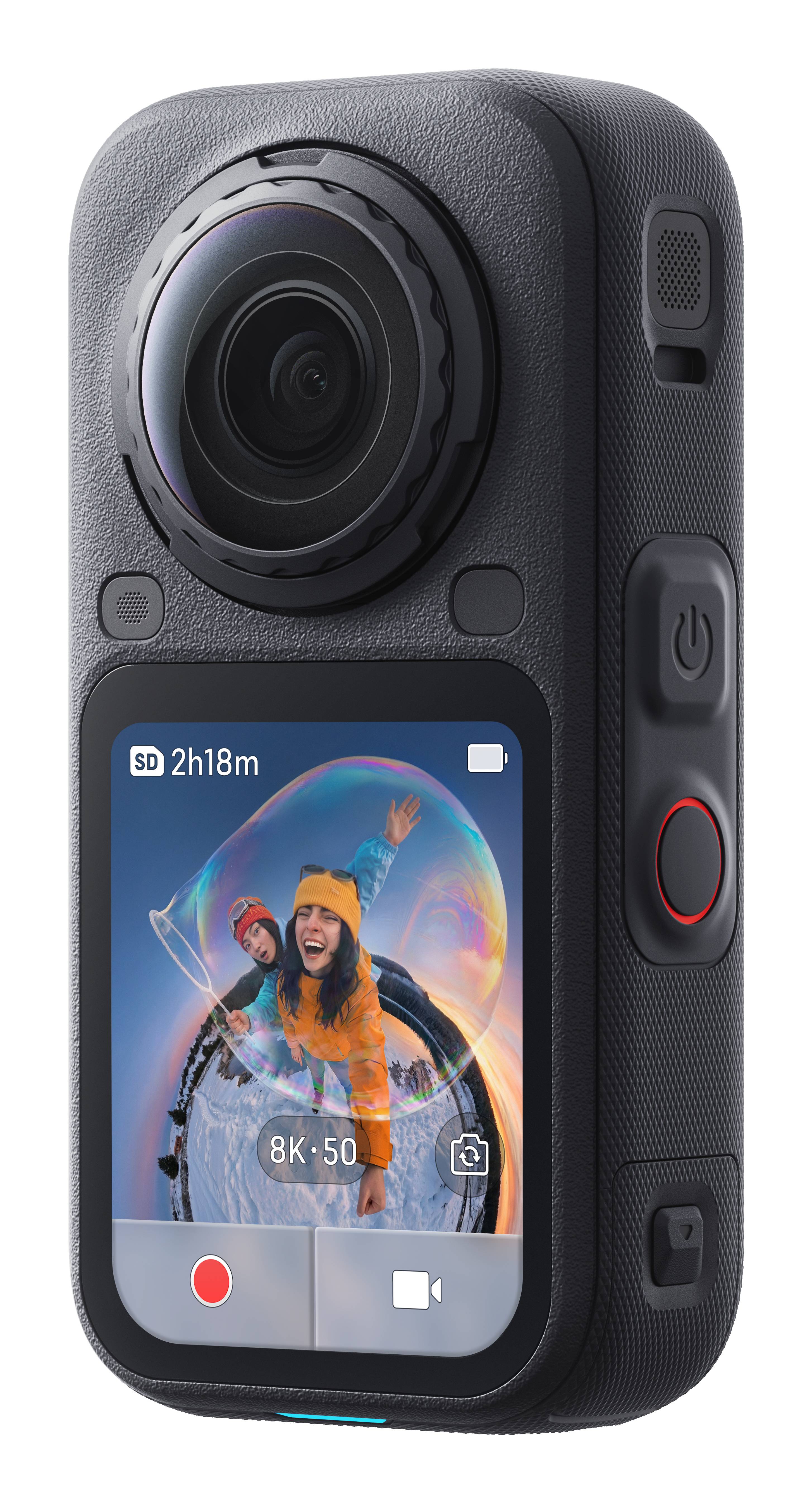 Eine 360-Grad-Actionkamera mit frontem Touchscreen, der eine Live-Kameravorschau, Aufnahmezeit, Batteriesymbol sowie Aufnahme- und Videotasten anzeigt.