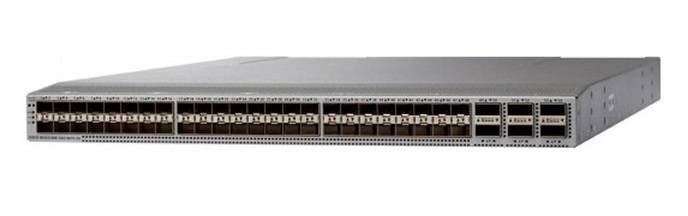 Vorderansicht eines in ein Rack eingebauten Netzwerk-Switches mit zahlreichen Ethernet-Anschlüssen und Status-LEDs, dargestellt auf weißem Hintergrund.