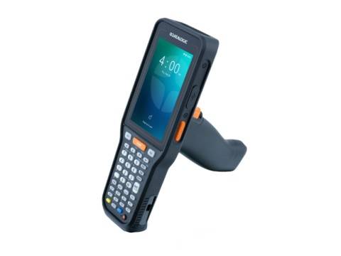Tragbarer Barcode-Scanner mit Touchscreen und Tastatur, angewinkelt in einer robusten Pistolengriff-Halterung auf weißem Hintergrund.