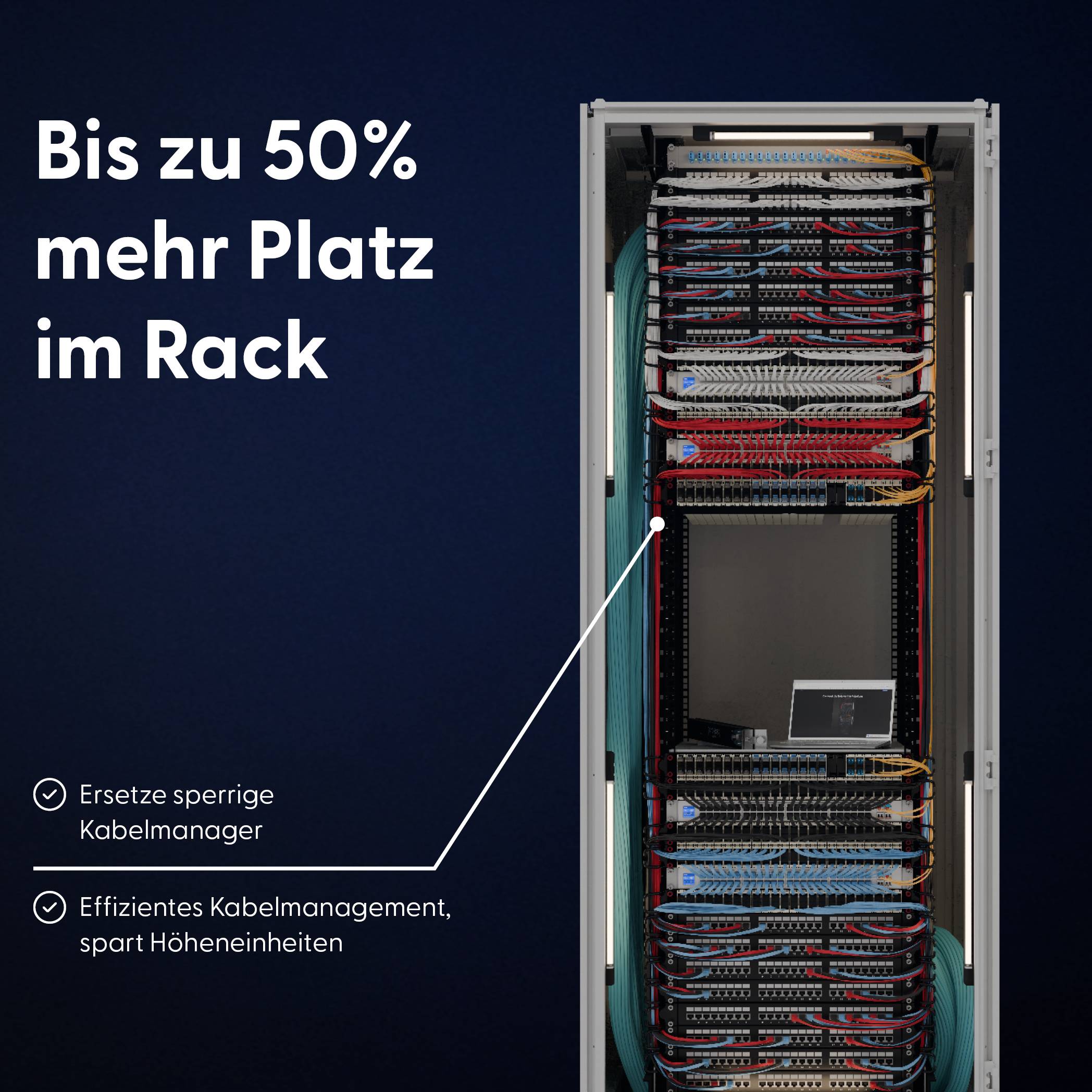 Werbegrafik eines Server-Racks mit dichter Verkabelung und einem sauberen Layout; der Text besagt „Bis zu 50% mehr Platz im Rack