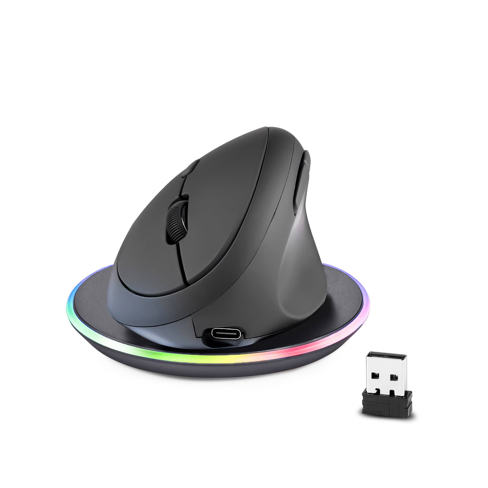 Schwarze ergonomische kabellose vertikale Maus auf RGB-Ladebasis, mit USB-Empfänger daneben abgebildet.