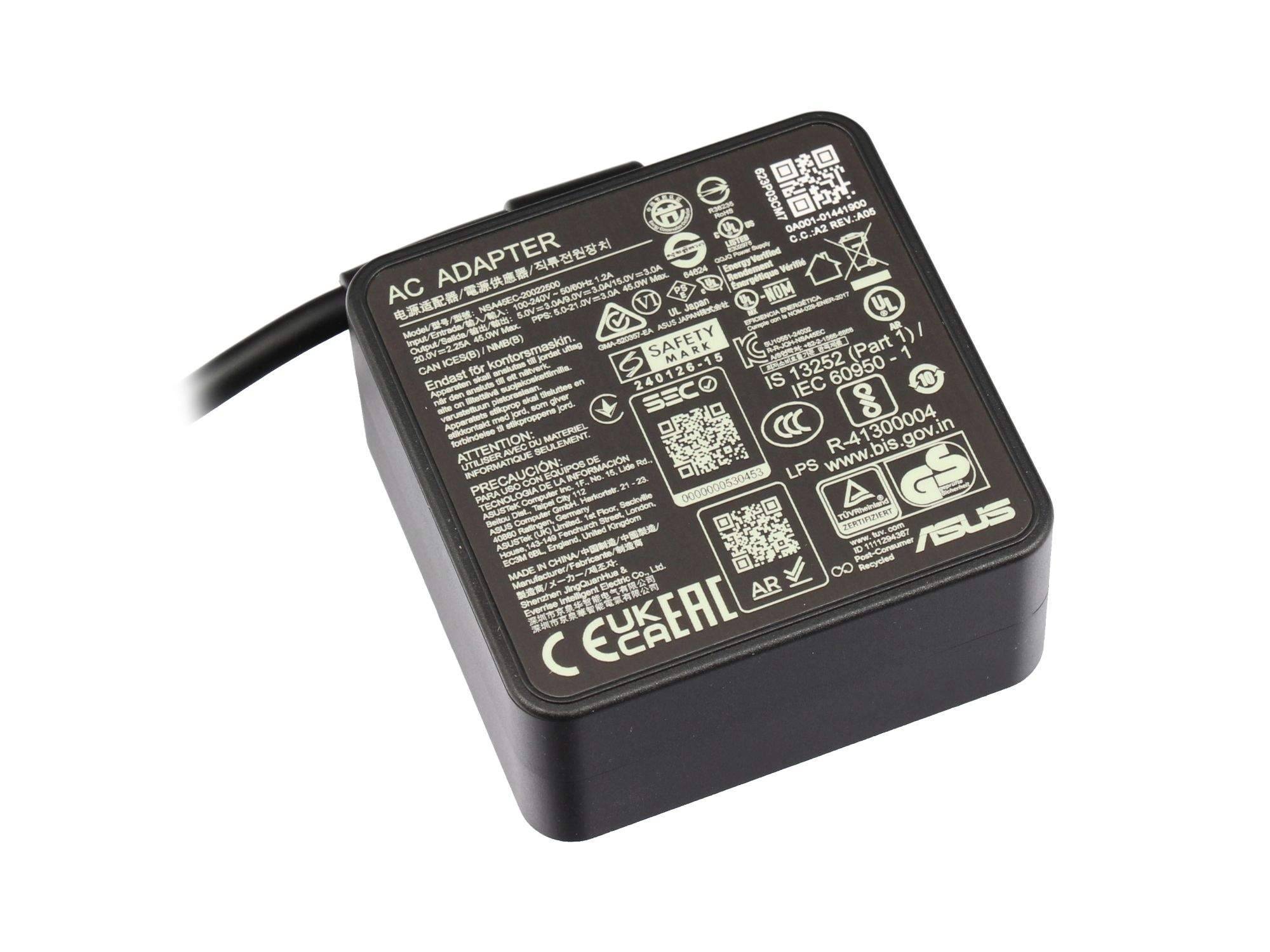 Schwarzer ASUS AC-Adapter mit angeschlossenem Kabel und gedruckten Sicherheits-/Konformitätskennzeichnungen.