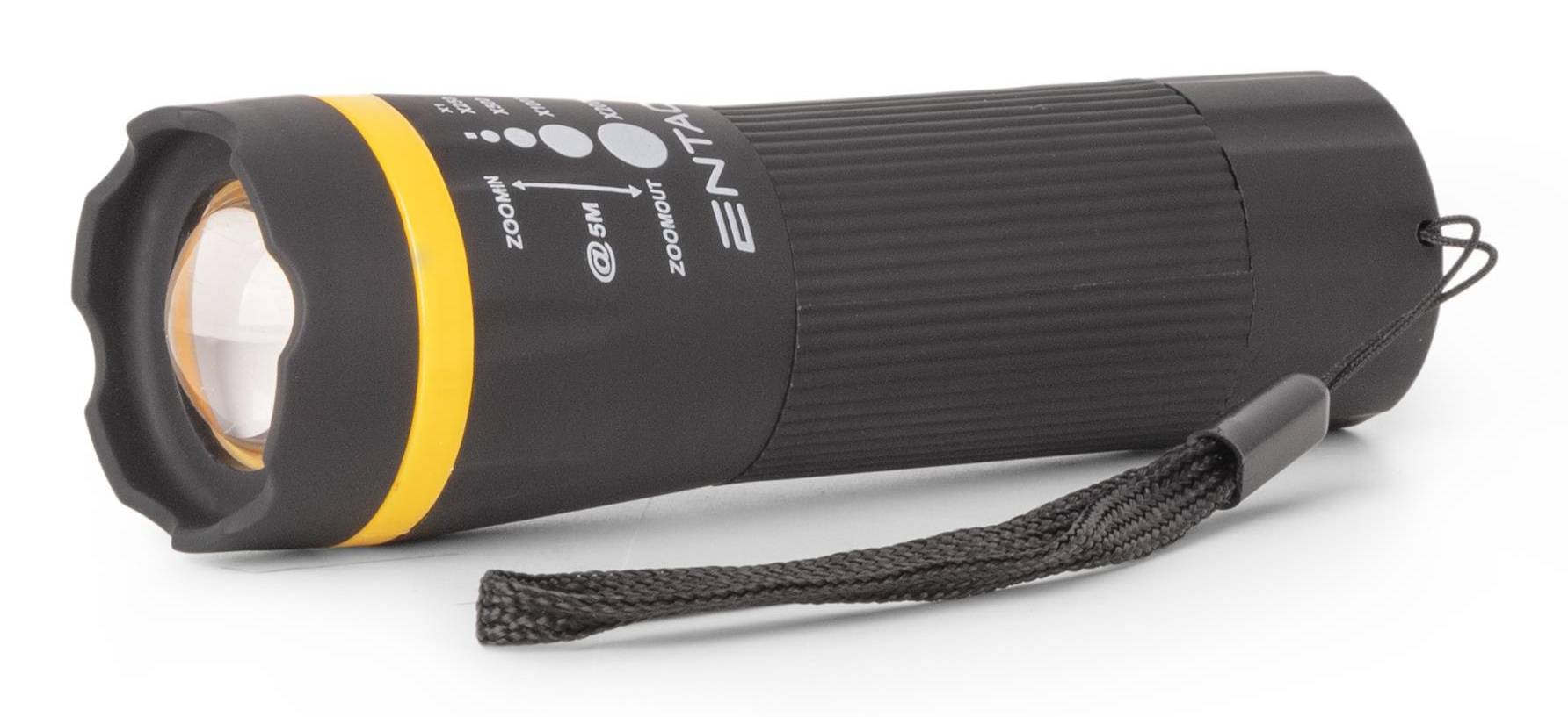 Schwarze tragbare Taschenlampe mit gelbem Ring und Handgelenkschlaufe auf weißem Hintergrund.