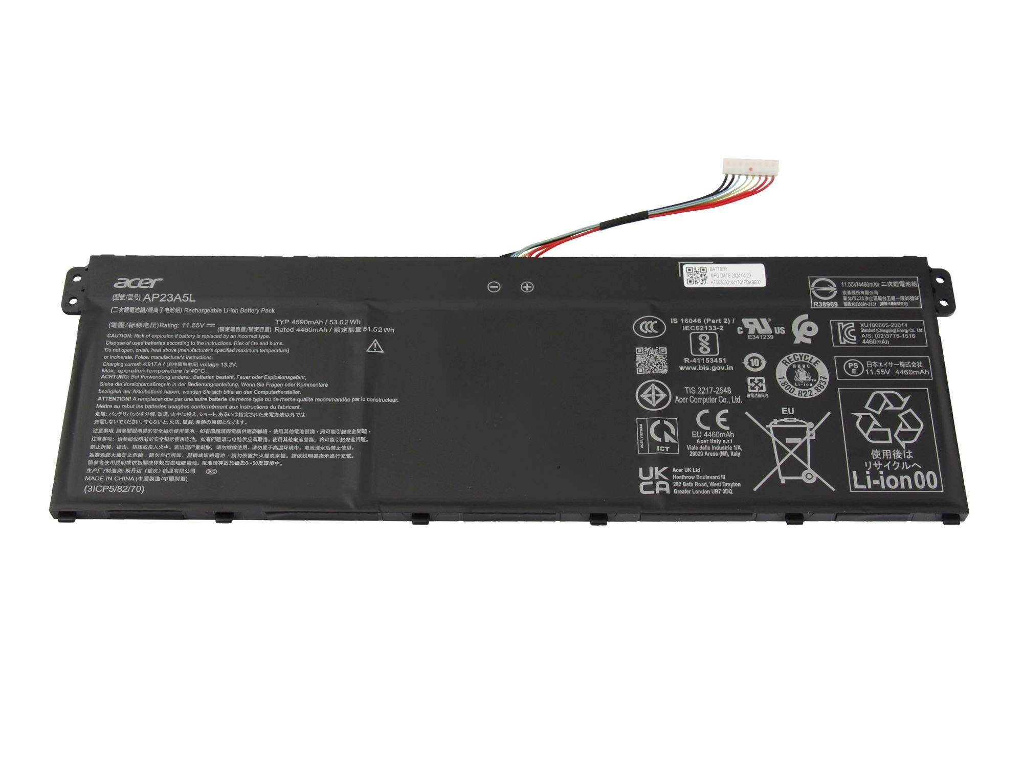 Schwarzes Acer-Laptop-Akkupack mit angebrachtem Steckverbinder und Sicherheitsetiketten, isoliert auf weißem Hintergrund dargestellt.
