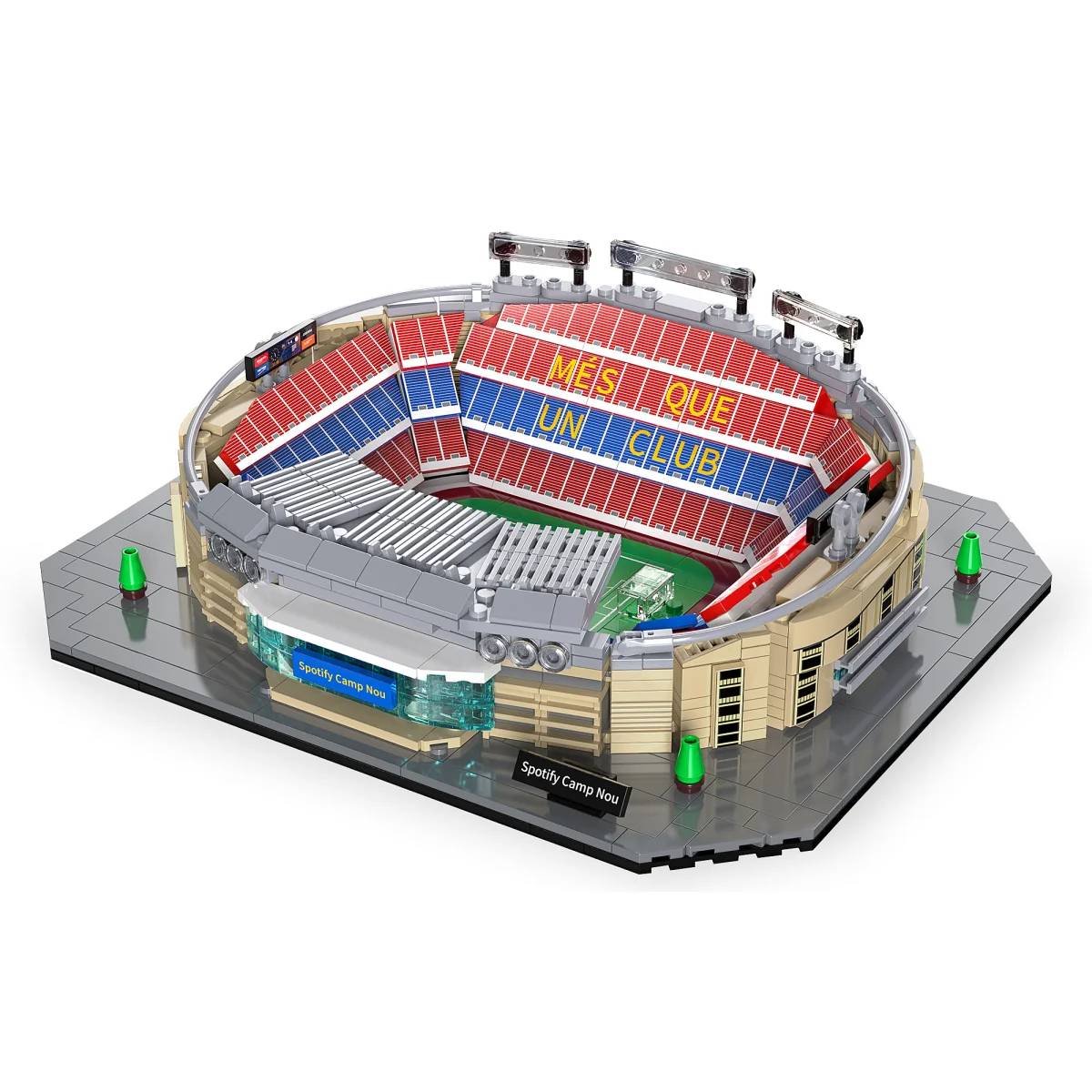 LEGO-Modell eines Fußballstadions mit roten und blauen Tribünen, einem „MÉS QUE UN CLUB