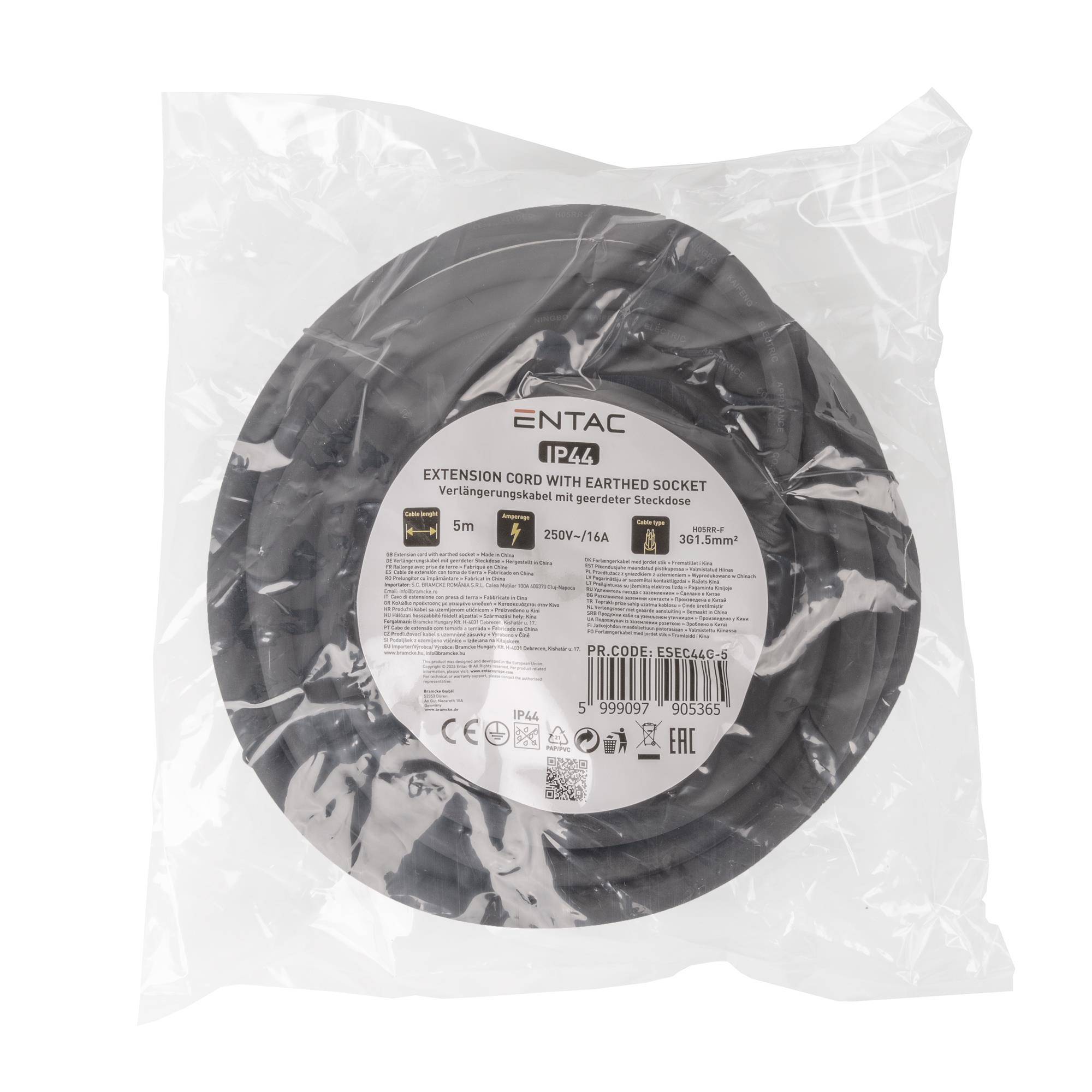 Verpacktes schwarzes Verlängerungskabel mit geerdeter Steckdose, gekennzeichnet mit ENTAC IP44, 5 m, 250V/16A.