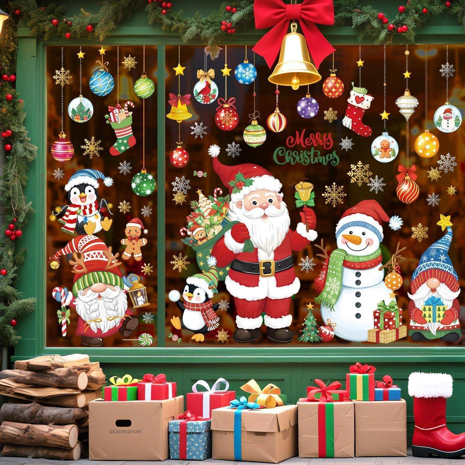 Der Weihnachtsmann, ein Schneemann und Elfen dekorieren ein Schaufenster einer Weihnachtsboutique mit hängenden Weihnachtskugeln, einer Glocke, Geschenken und einem Schild mit der Aufschrift „Frohe Weihnachten