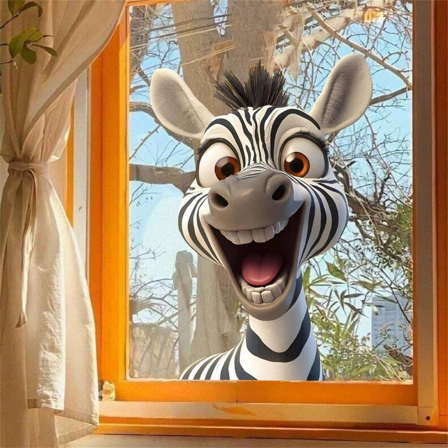 Ein lächelndes Cartoon-Zebra schaut von außen durch ein Fenster herein, umrahmt von Vorhängen und einem Baum im Hintergrund.