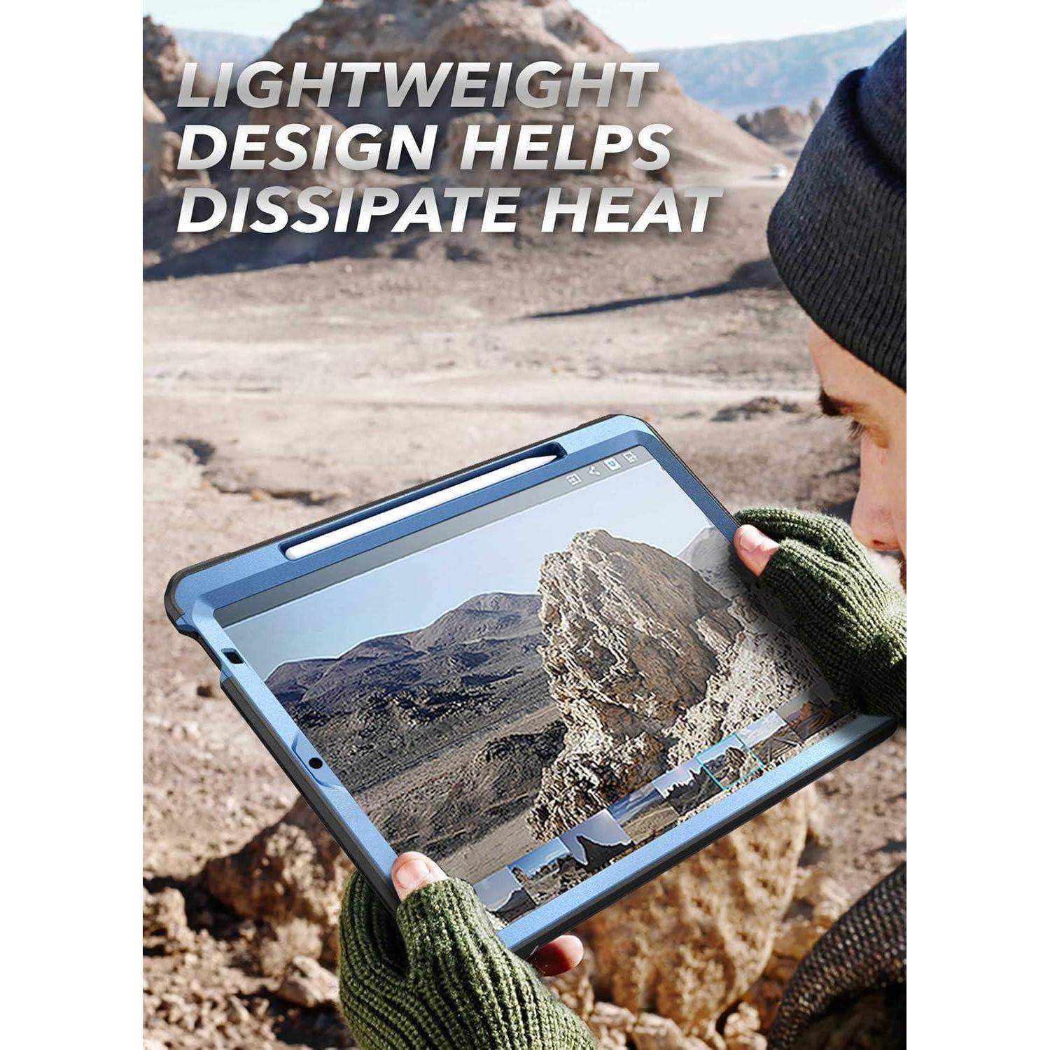 Person im Freien, der ein robustes Tablet hält, das ein Bergfoto zeigt, mit dem Text „LEICHTES DESIGN HILFT BEI DER WÄRMEVERBREITUNG".
