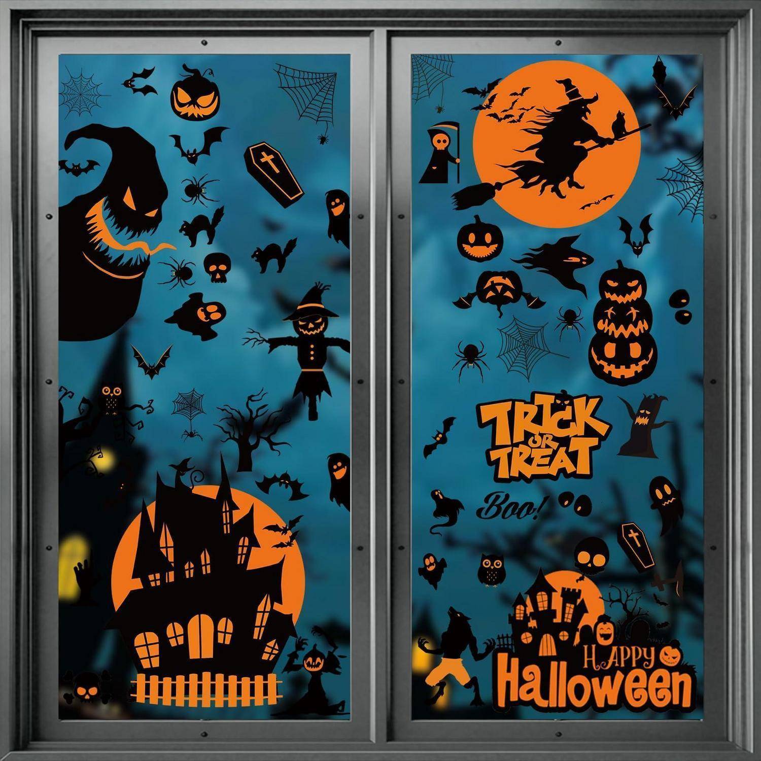 Halloween-Fensterausstellung mit orangem Mond, verfallenes Haus, Fledermäuse, Gespenster, Kürbislaternen und 