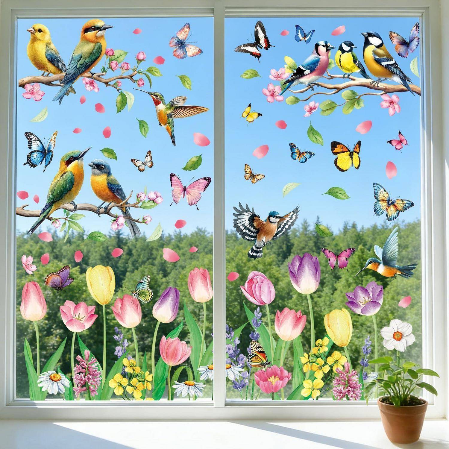 Zweiflügeliges Fenster mit bunten Vögeln und Schmetterlingen über blühenden Tulpen und anderen Blumen in einer Gartenansicht.