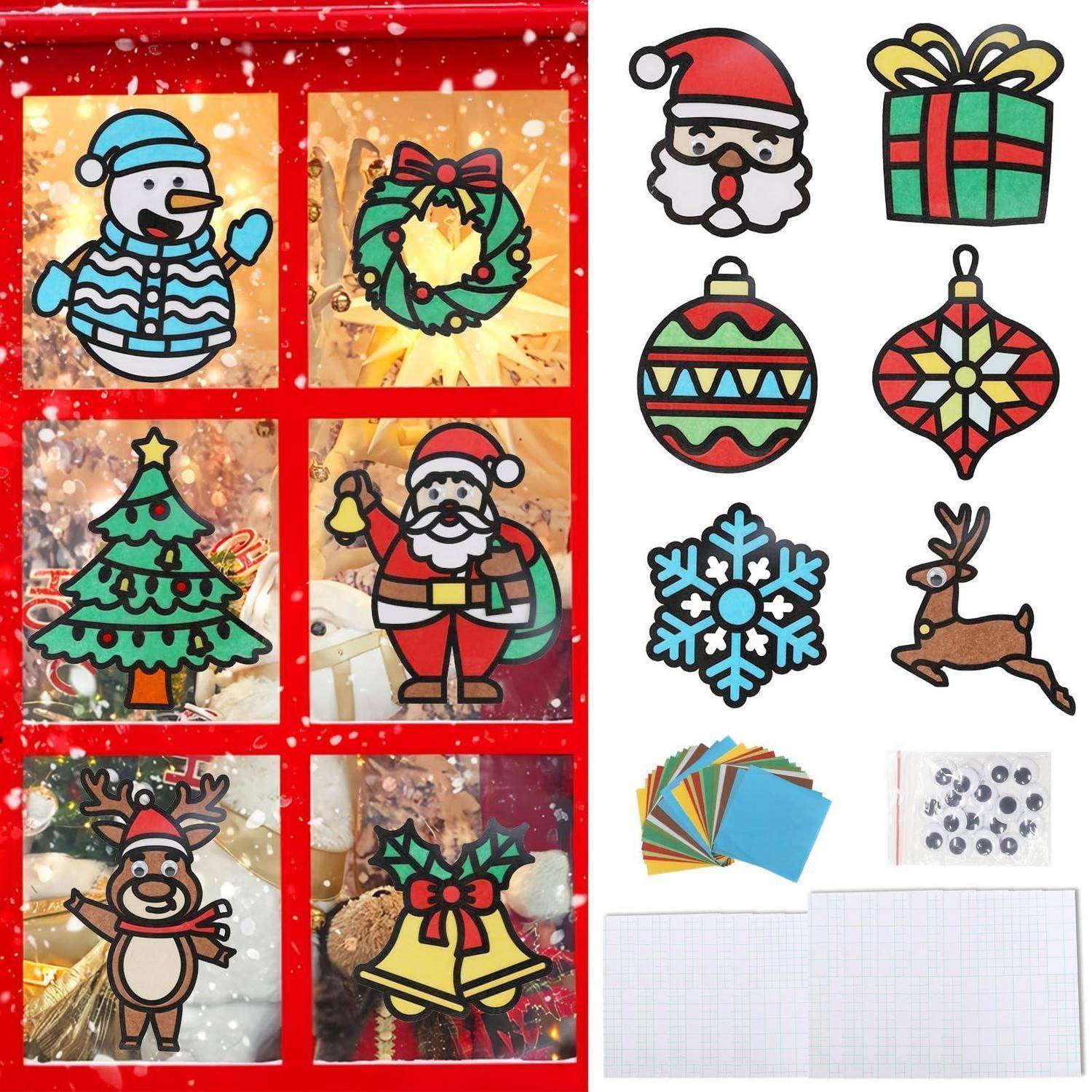 Weihnachtsbastelset mit 6 Fensterkunst-Designs für die Feiertage auf der linken Seite und entsprechenden Aufklebern/Ausschnitten auf der rechten Seite, einschließlich Weihnachtsmann, Kranz, Baum, Glocken, Schneeflocke, Rentier, Christbaumkugel und Geschenk.