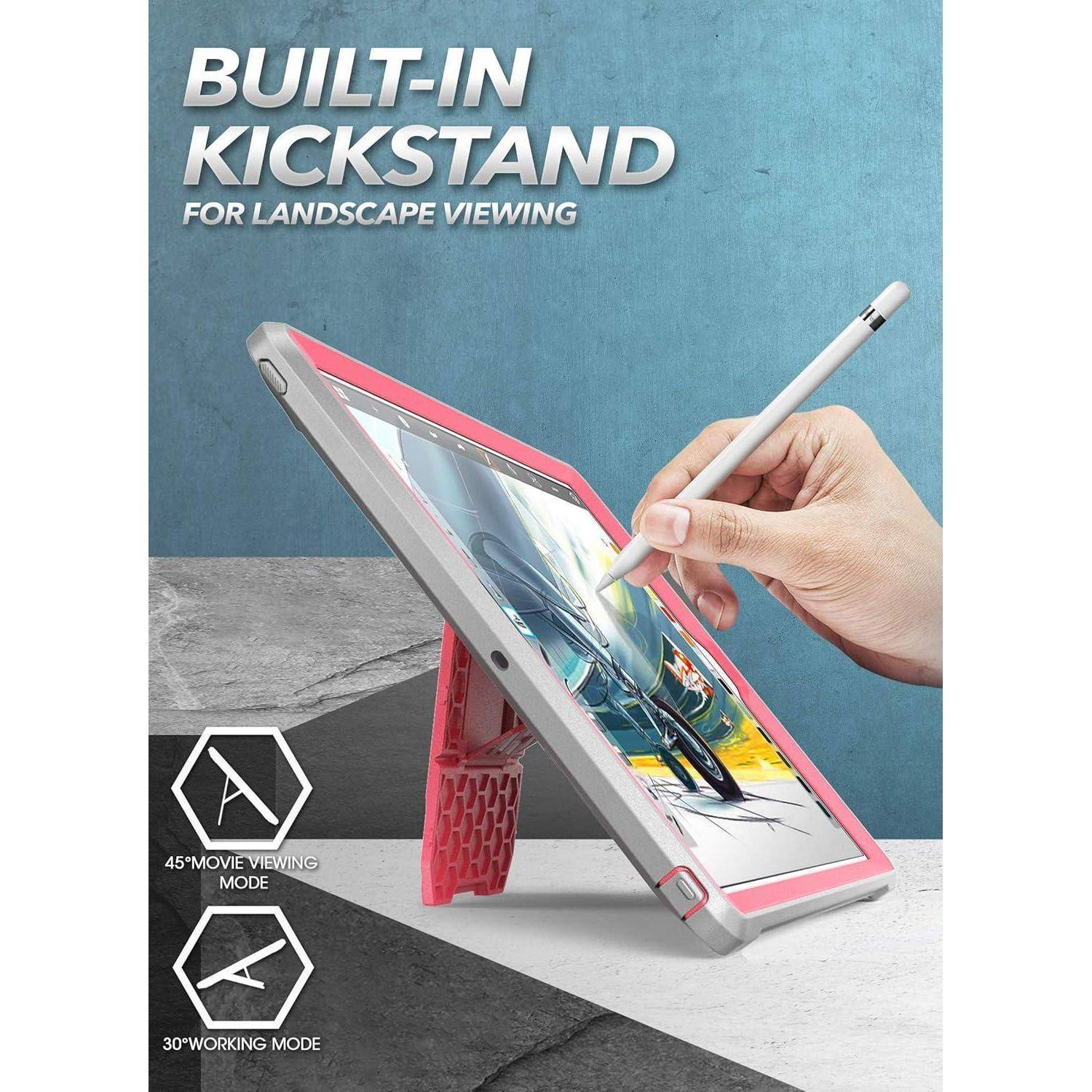 Tablet-Schutzhülle mit integriertem Ständer im Querformat gezeigt, aufgestellt für 45°-Filmbetrachtung und 30°-Arbeitsmodus, während eine Hand einen Stift verwendet.