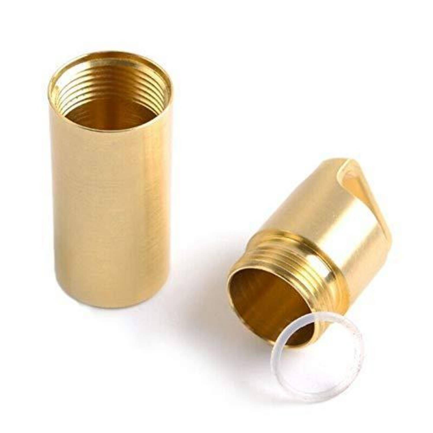 Zwei Messingkabelverbinder auf weißem Hintergrund dargestellt, einer aufrecht und einer schräg angewinkelt, mit einem kleinen weißen Dichtungsring in der Nähe.