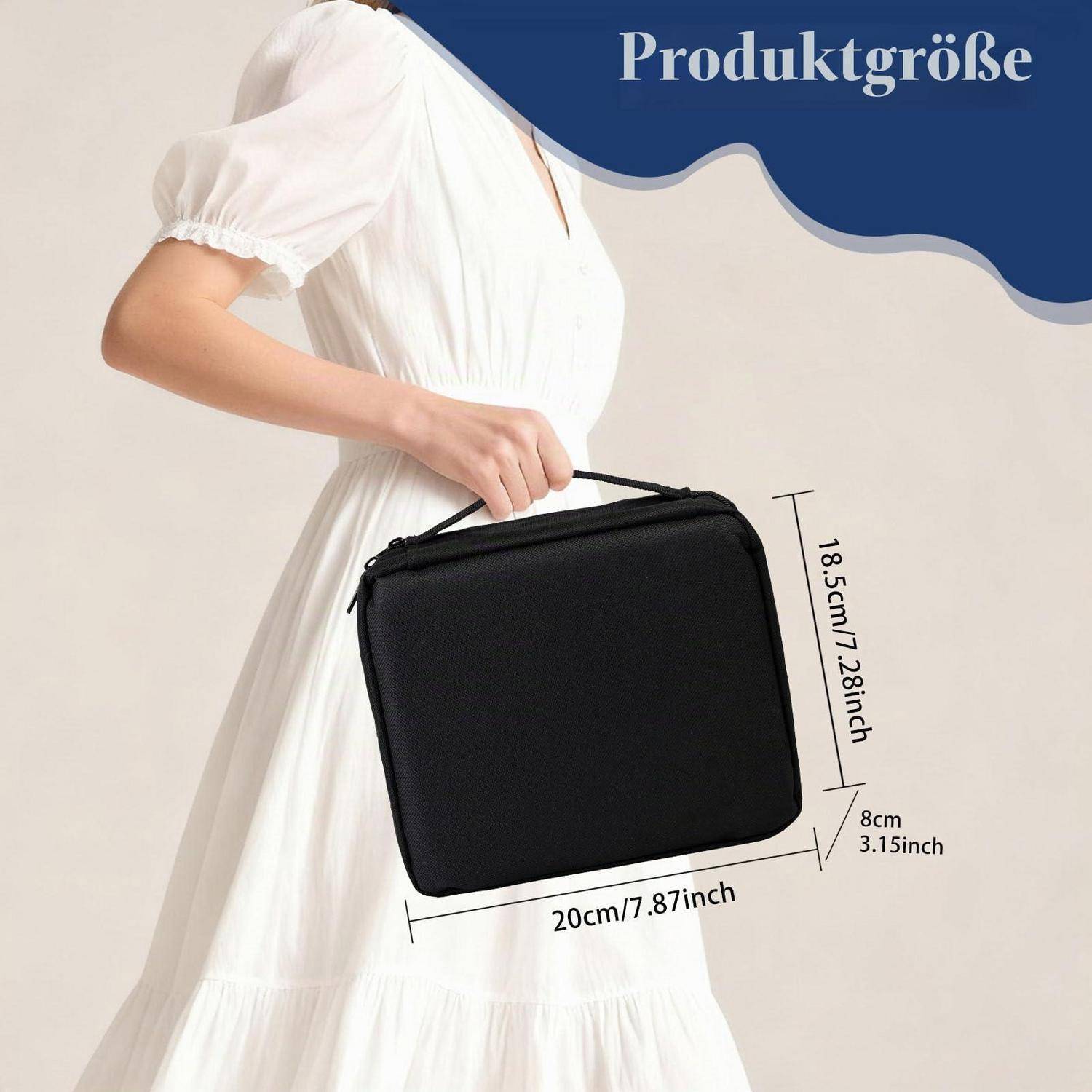 Produktgrößengrafik mit einer schwarzen rechteckigen Tasche, die von einer Frau gehalten wird, mit der Beschriftung 20 cm x 18,5 cm x 8 cm (7,87 x 7,28 x 3,15 Zoll).