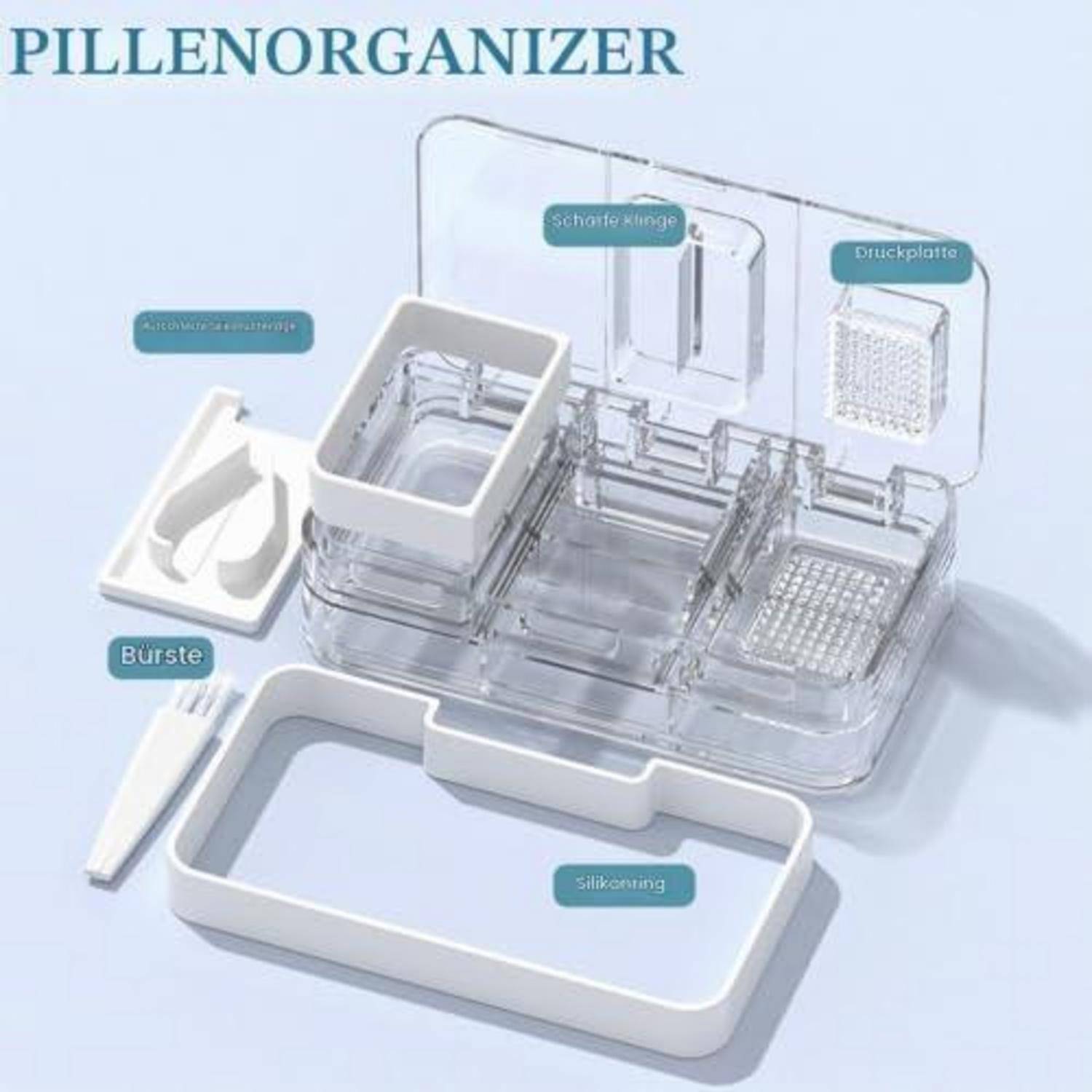 Produktbild eines modularen Pillendispenters mit transparenten Fächern und weißen Einsätzen, beschriftet für Zubehör wie Schere, Druckplatte, Bürste und Silikonring.