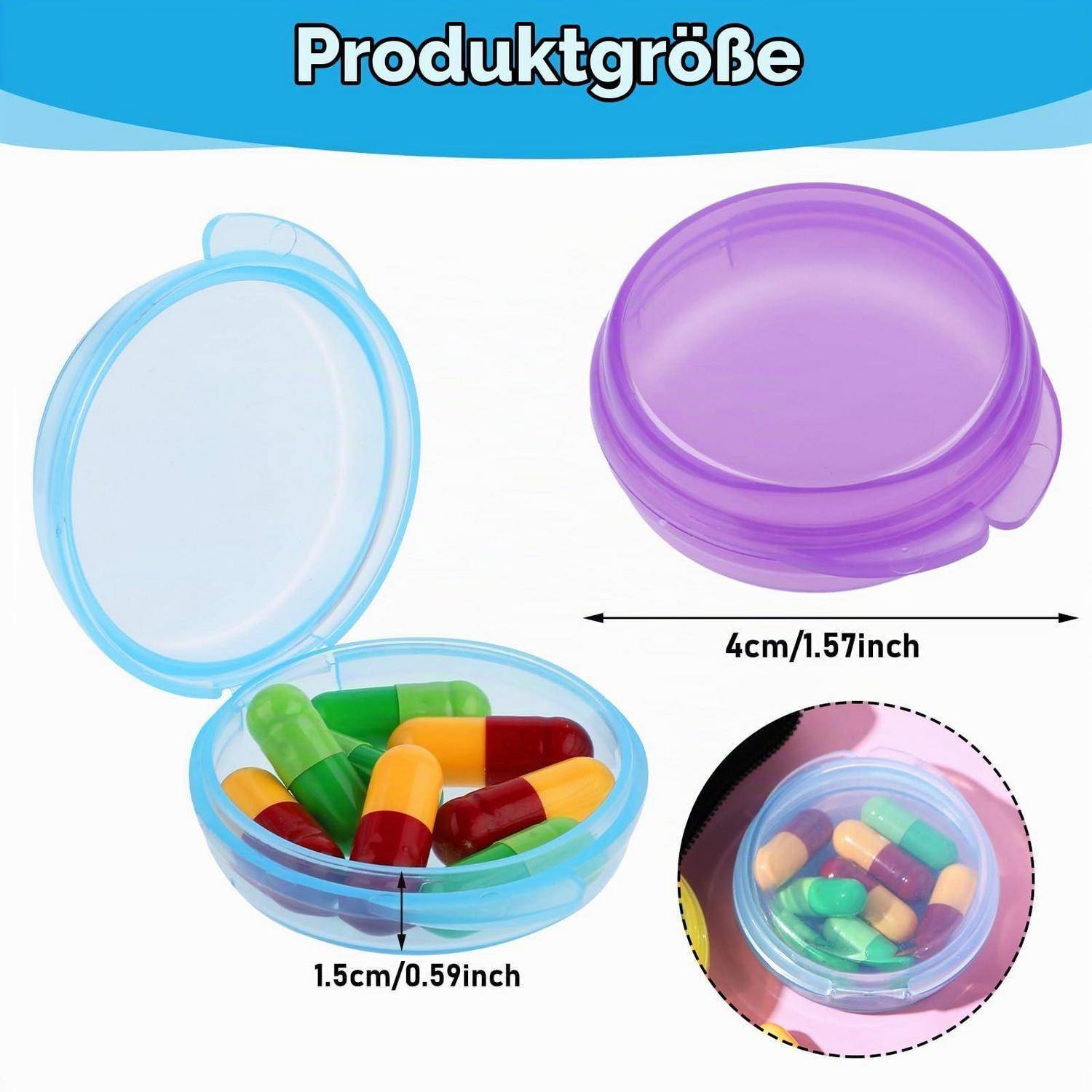 Produktgrößendiagramm mit einer kleinen runden Kunststoffpillendose in Blau und Lila, mit Abmessungen von 4 cm Breite und 1,5 cm Höhe, und Pillen im Inneren.