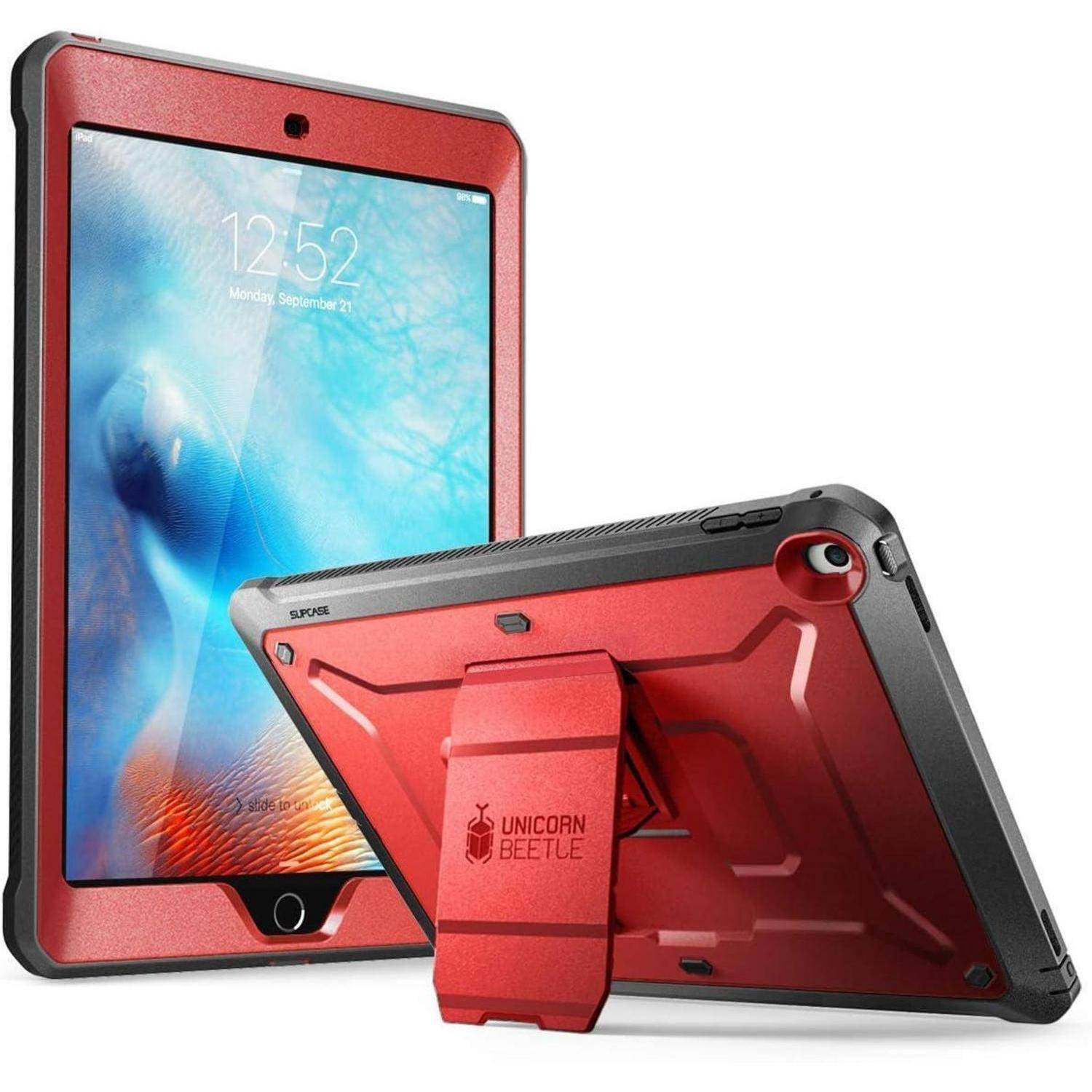 Rote Tablet-Schutzhülle mit integriertem Ständer, Vorder- und Rückseite gezeigt, schützt ein iPad-ähnliches Tablet auf weißem Hintergrund.