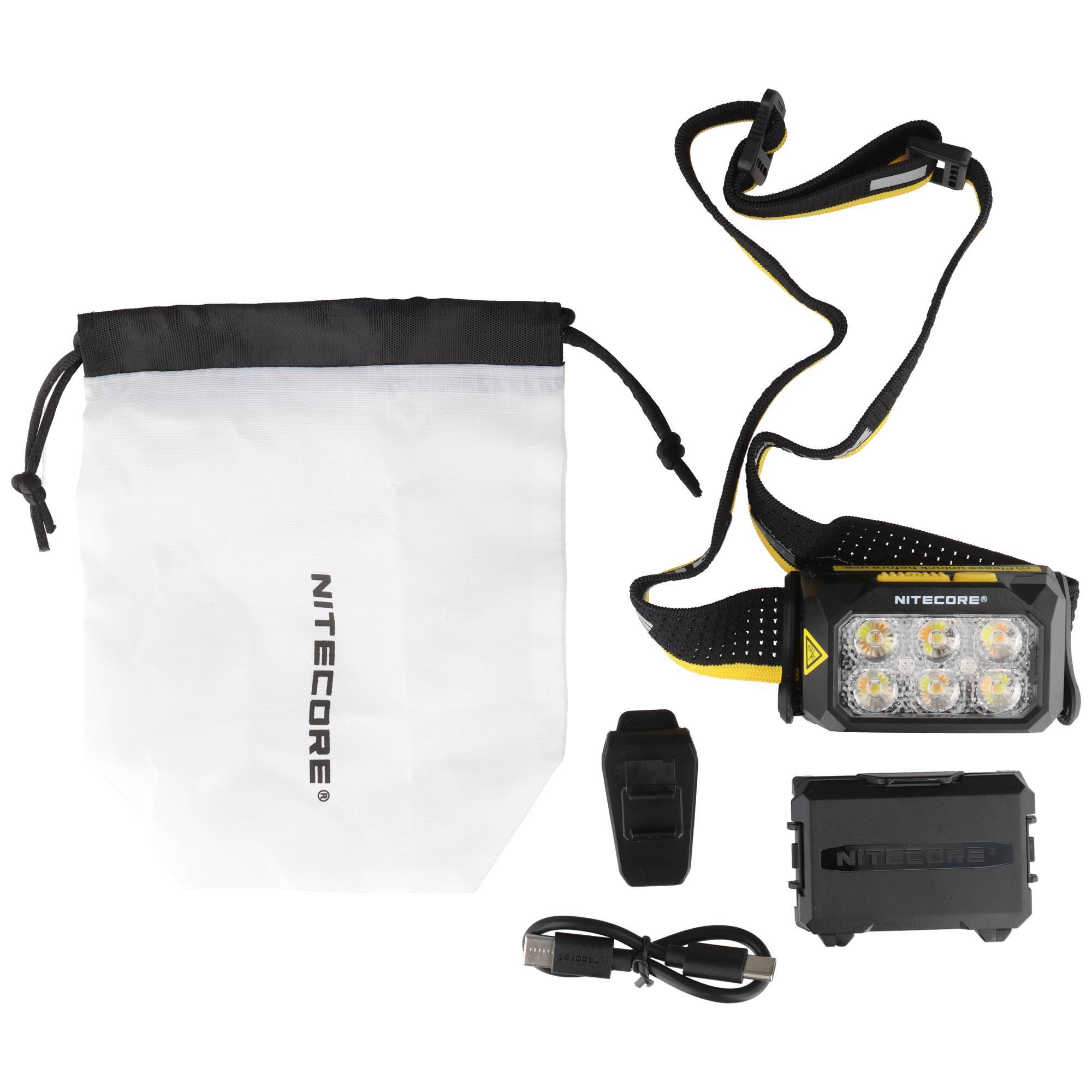 Nitecore-Stirnlampenset mit verstellbarem Kopfband, Batteriepack, Ladekabel, Clip und weißer Kordelzugbeutel zum Aufbewahren.