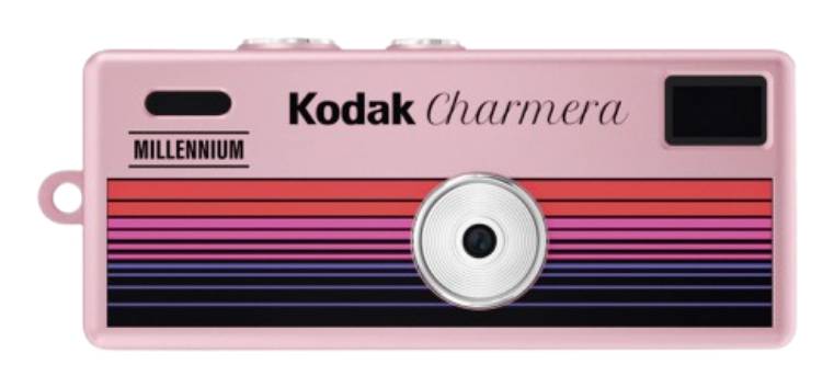 Rosa Kodak Charmera Millennium Spielzeugkamera mit gestreifter Front, einzelnem Objektiv, Sucher und „Kodak Charmera
