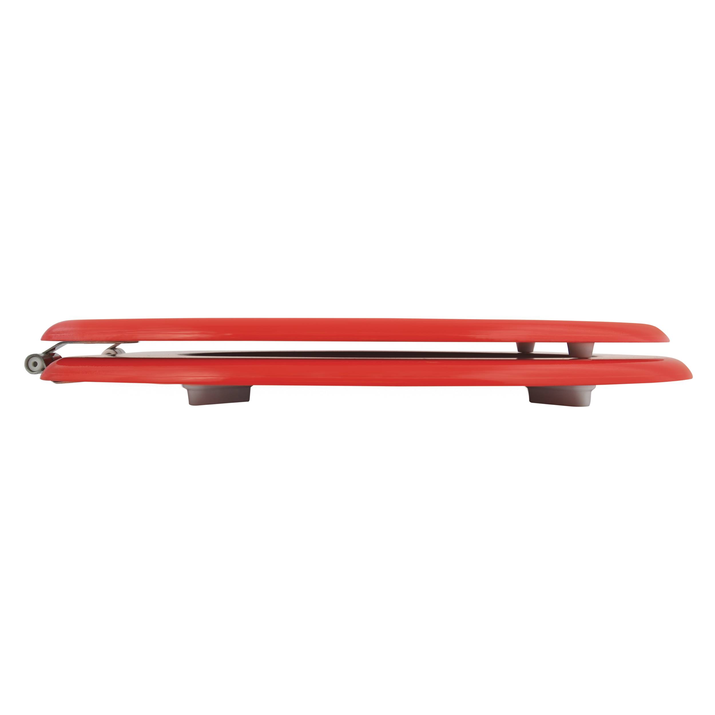 Rotes Longboard-Skateboard in Seitenansicht auf weißem Hintergrund.