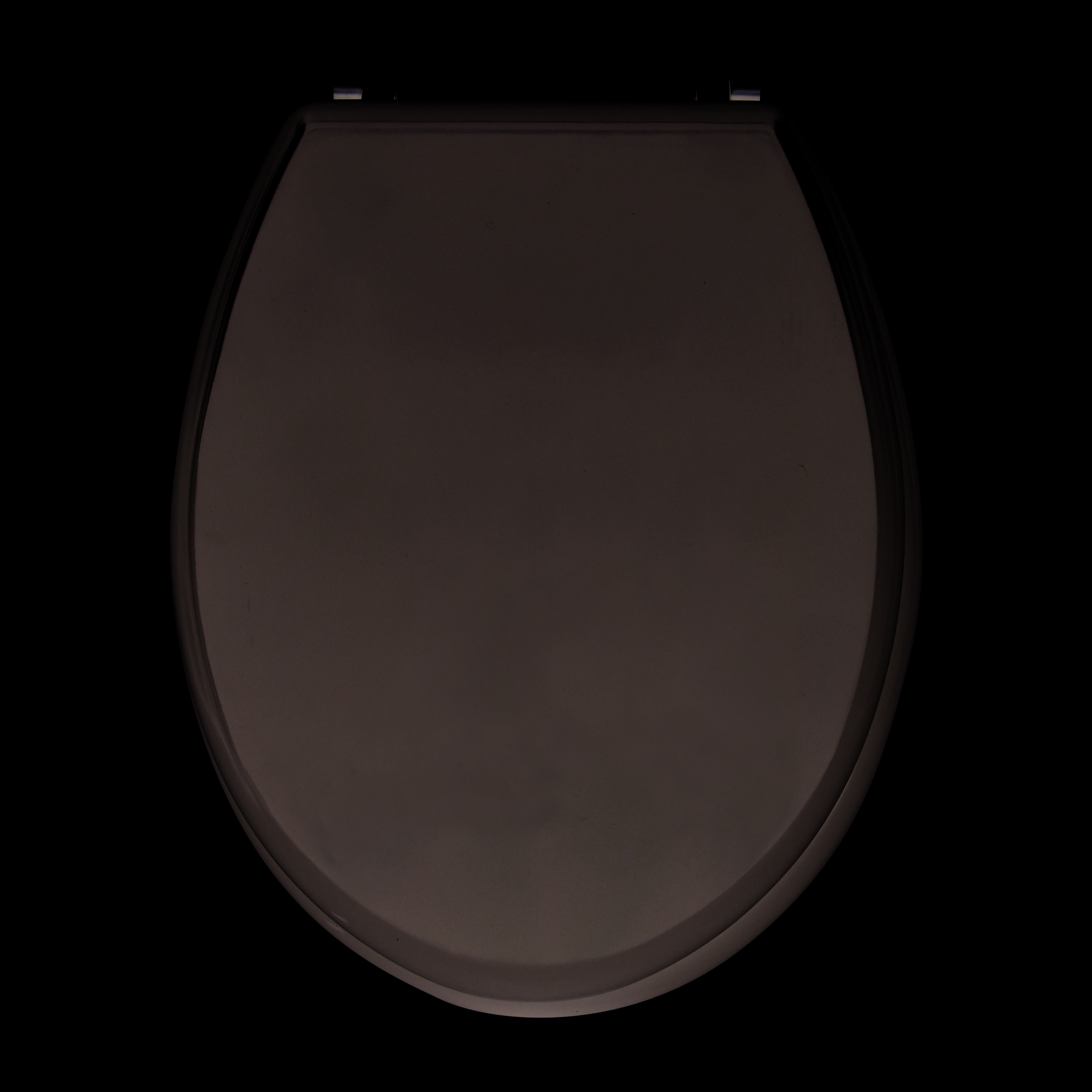 Geschlossener dunkelgrauer Toilettensitz mit Deckel von oben auf weißem Hintergrund gezeigt.