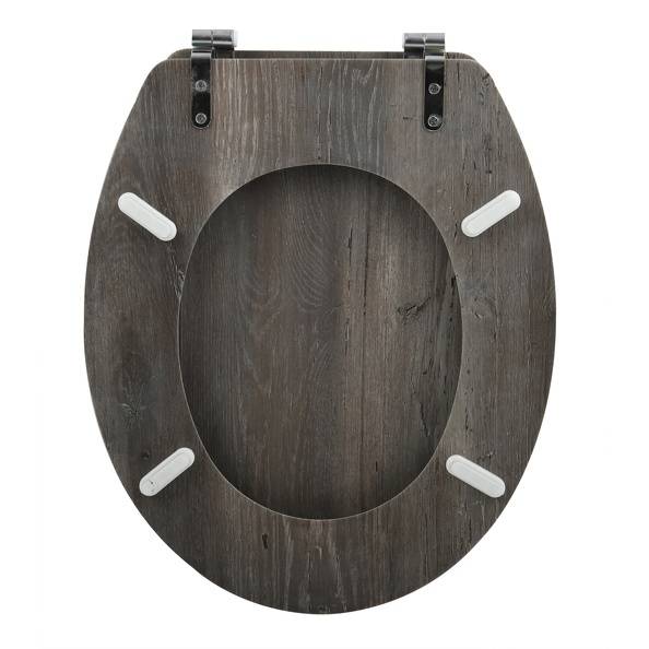 Geschlossener Toilettensitz aus dunklem Holz mit ovalem Deckel und weißen Puffern, vor einfachem weißem Hintergrund dargestellt.